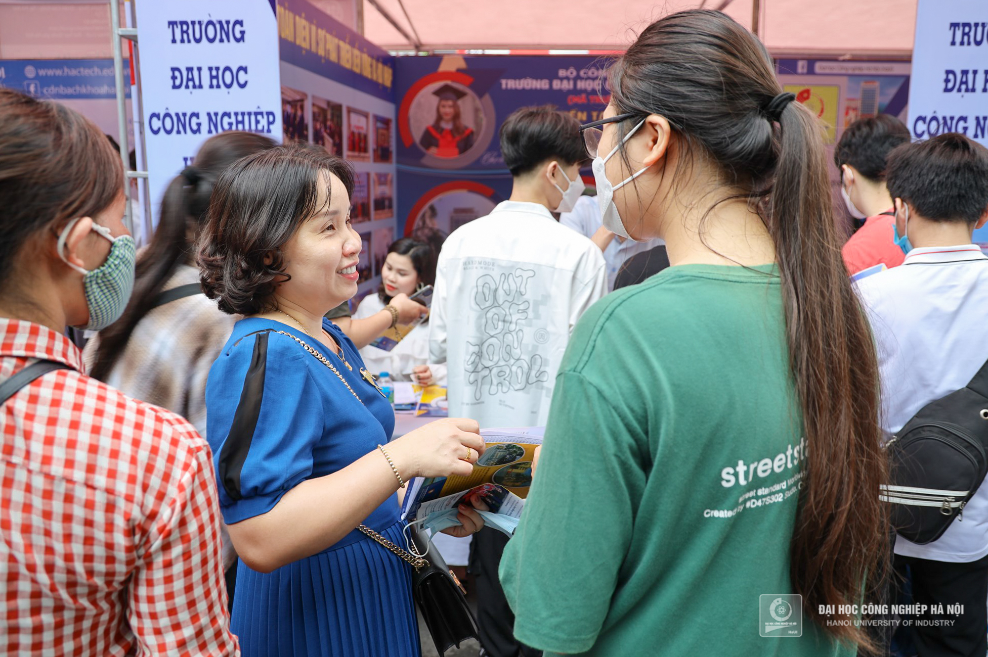 The Admission Consultation and Career Orientation Day 2022: the consultancy space of Hanoi University of Industry attracted over 14,000 visits