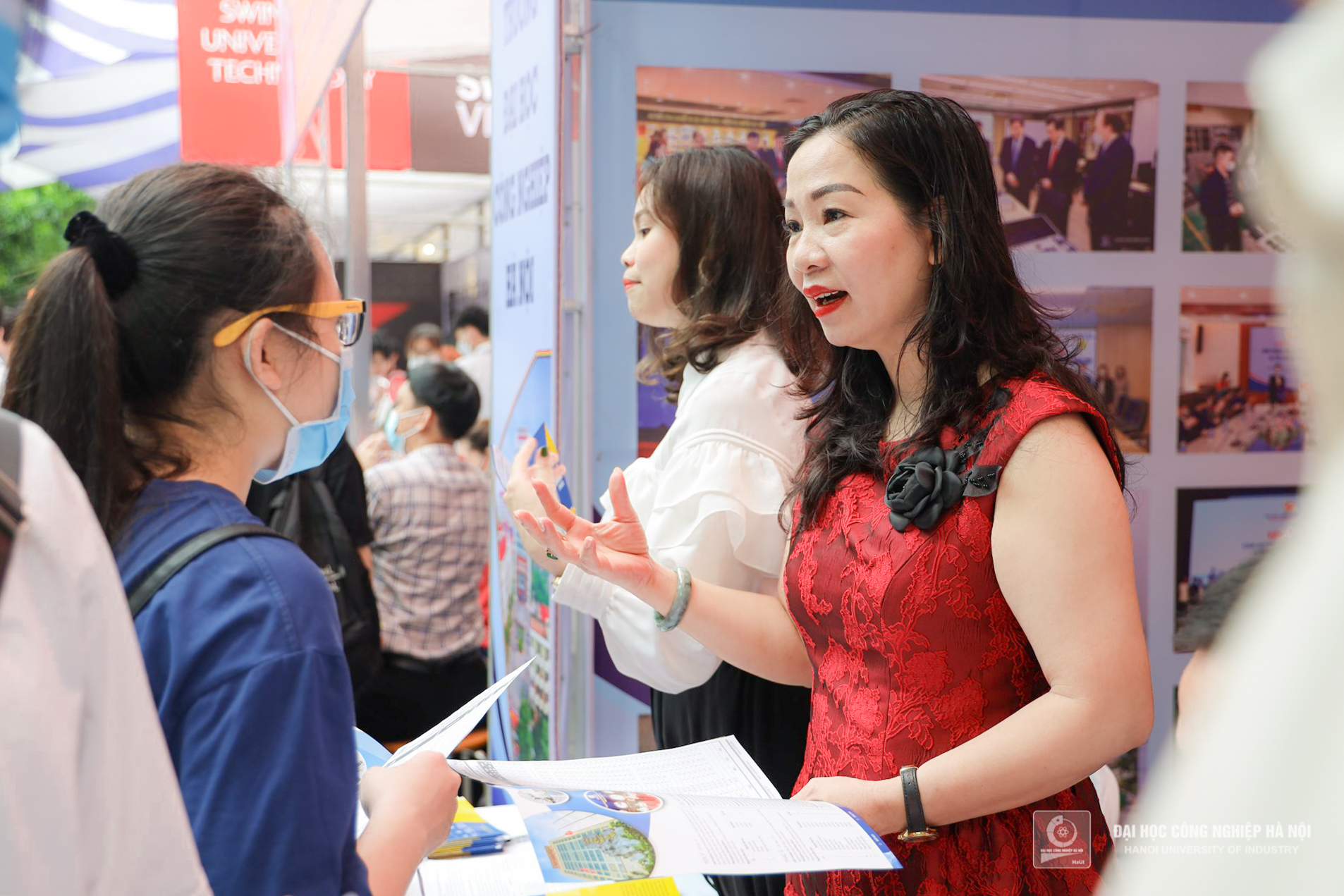 The Admission Consultation and Career Orientation Day 2022: the consultancy space of Hanoi University of Industry attracted over 14,000 visits