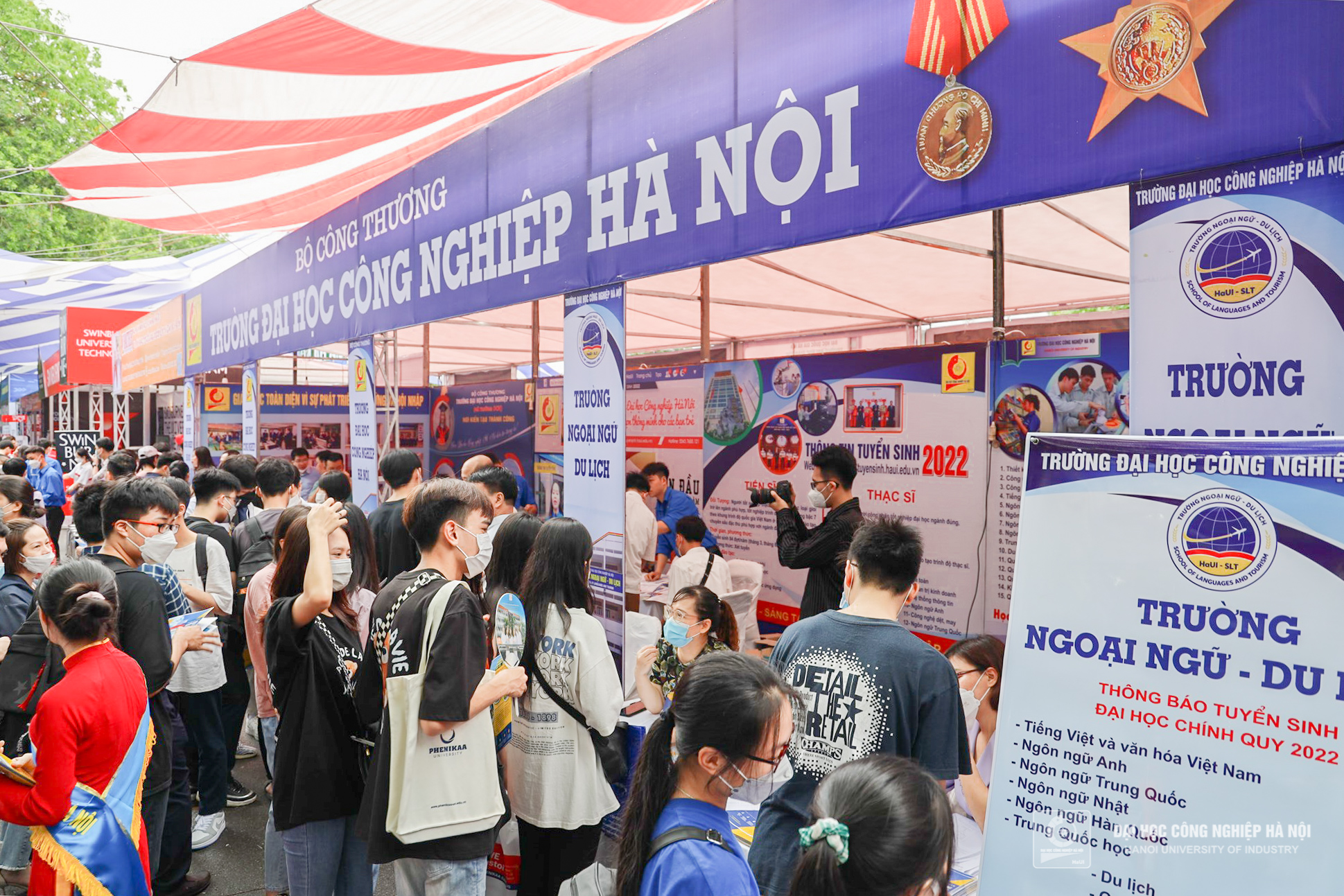 The Admission Consultation and Career Orientation Day 2022: the consultancy space of Hanoi University of Industry attracted over 14,000 visits