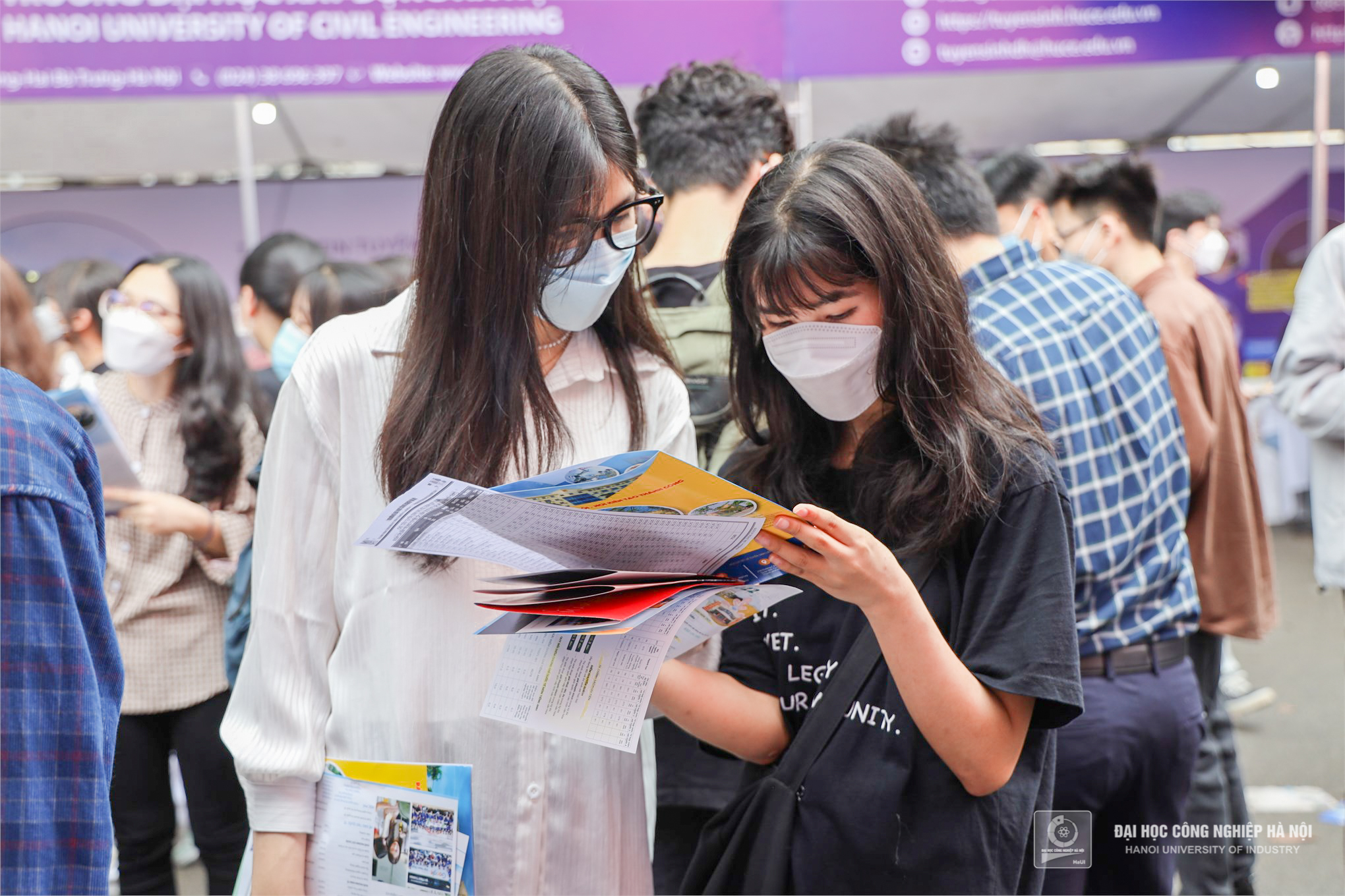 The Admission Consultation and Career Orientation Day 2022: the consultancy space of Hanoi University of Industry attracted over 14,000 visits