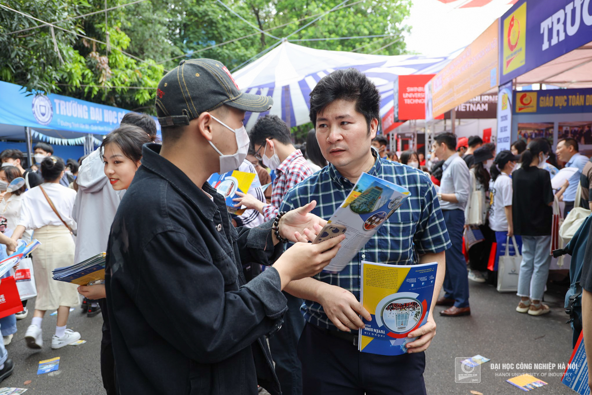 The Admission Consultation and Career Orientation Day 2022: the consultancy space of Hanoi University of Industry attracted over 14,000 visits