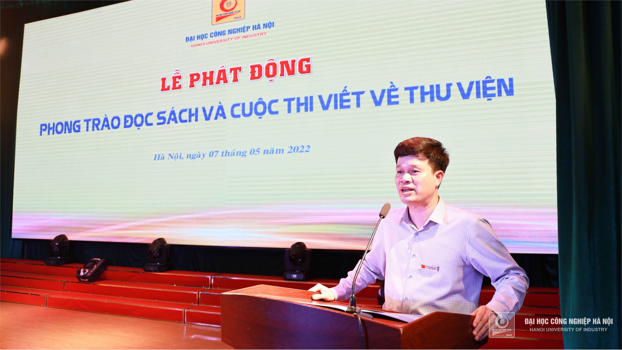 Launching ceremony of reading movement and writing contest about library