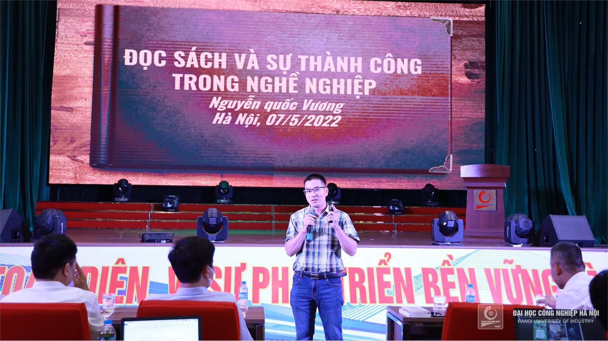 Launching ceremony of reading movement and writing contest about library