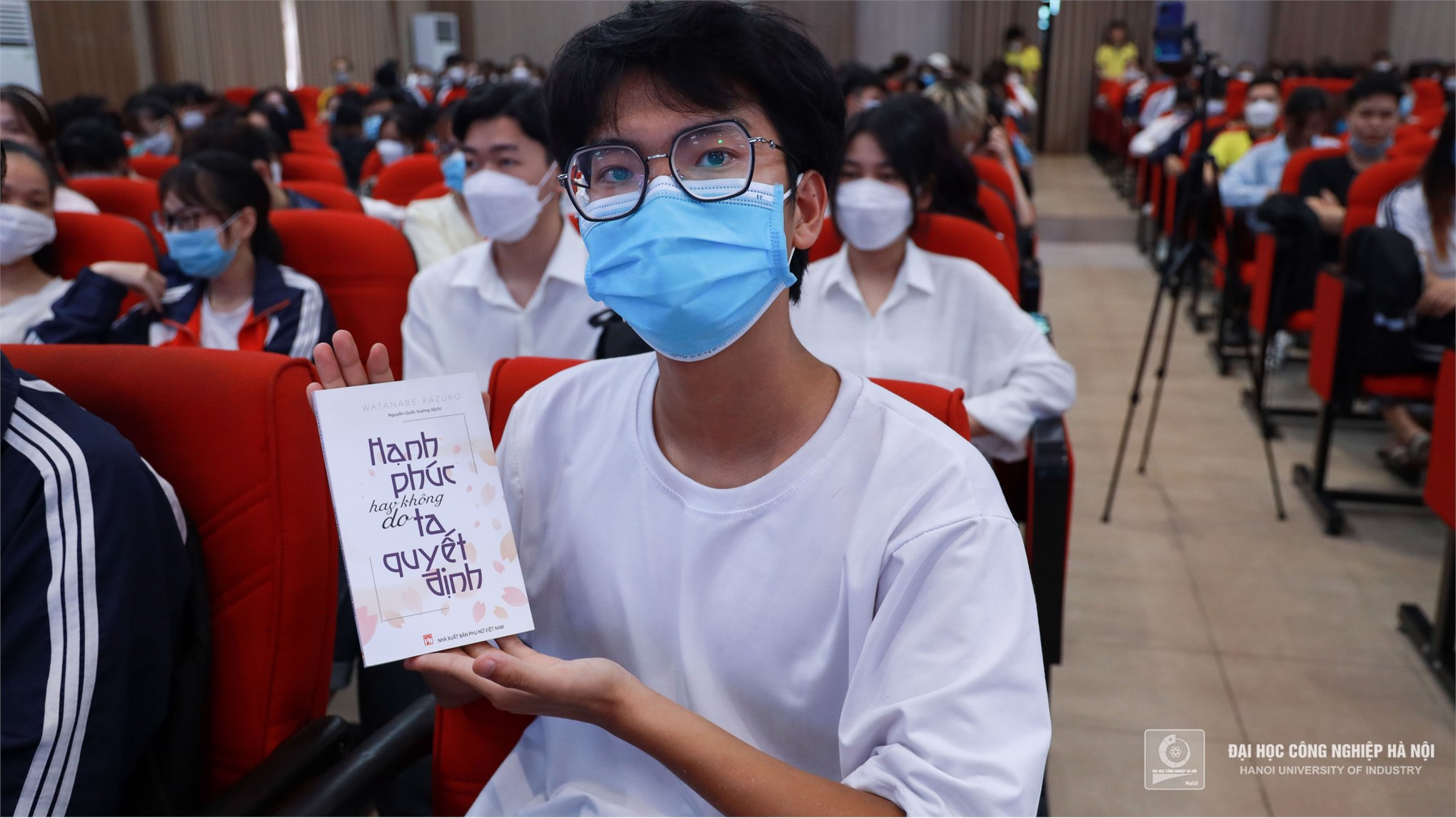 Launching ceremony of reading movement and writing contest about library