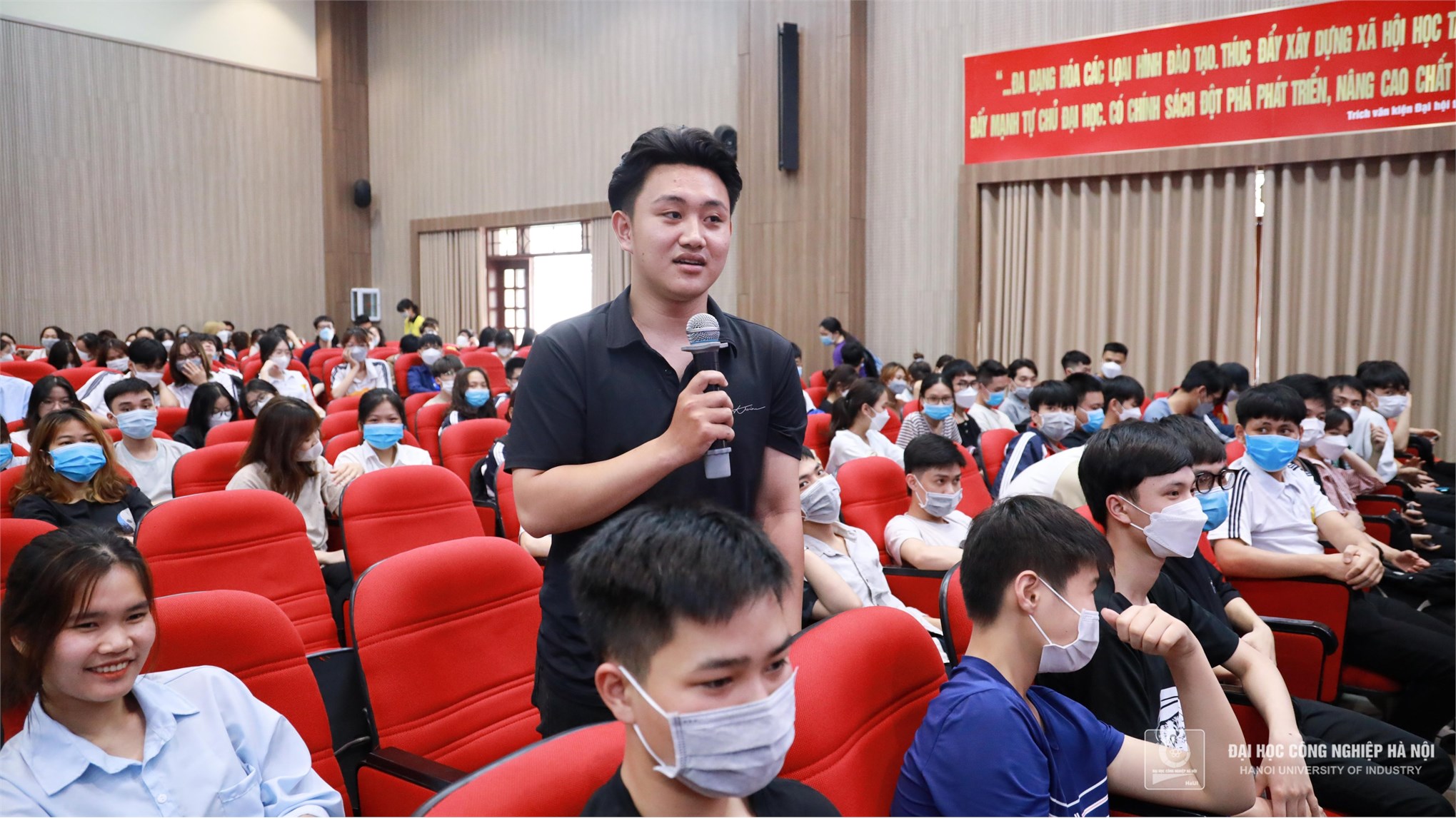 Launching ceremony of reading movement and writing contest about library