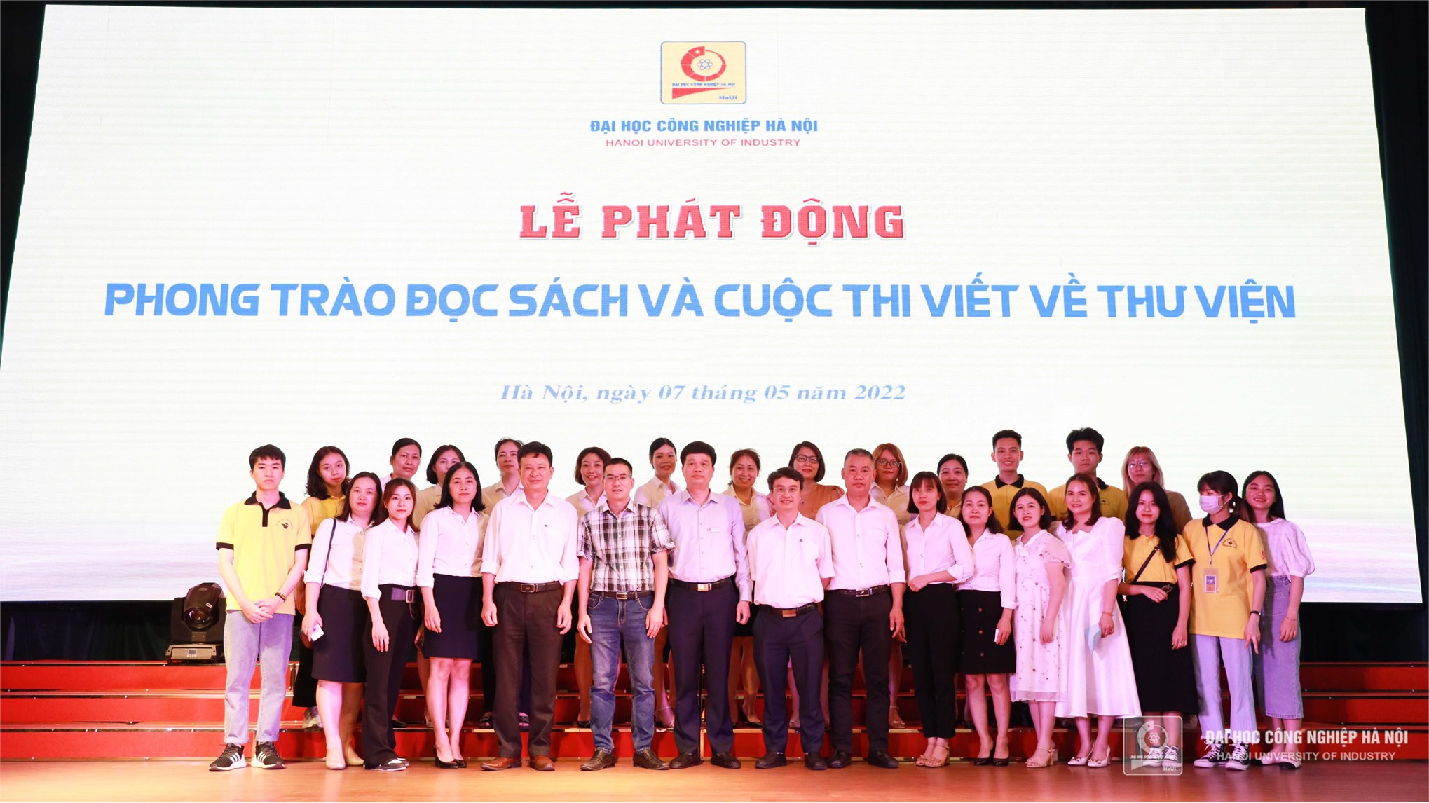 Launching ceremony of reading movement and writing contest about library