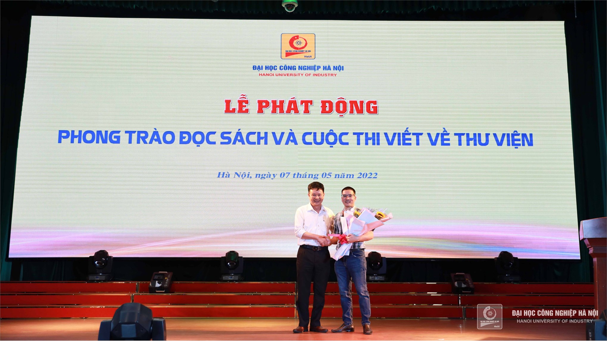 Launching ceremony of reading movement and writing contest about library