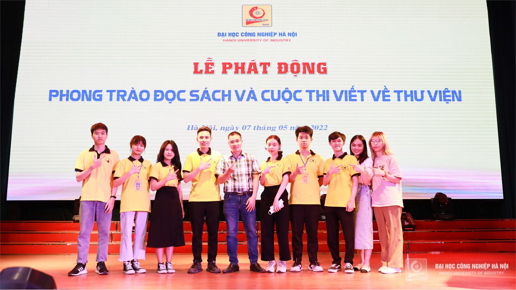 Launching ceremony of reading movement and writing contest about library