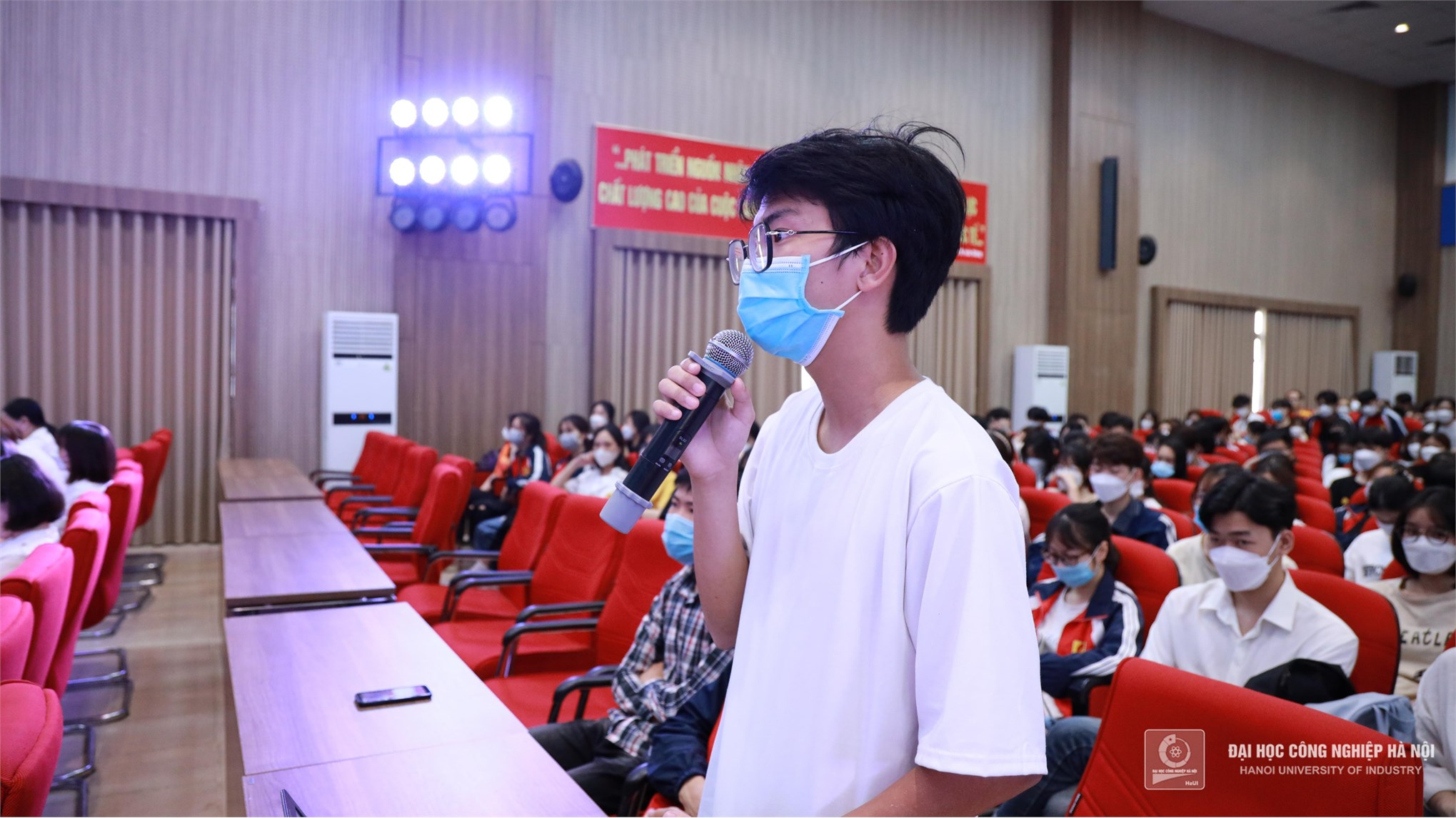 Launching ceremony of reading movement and writing contest about library