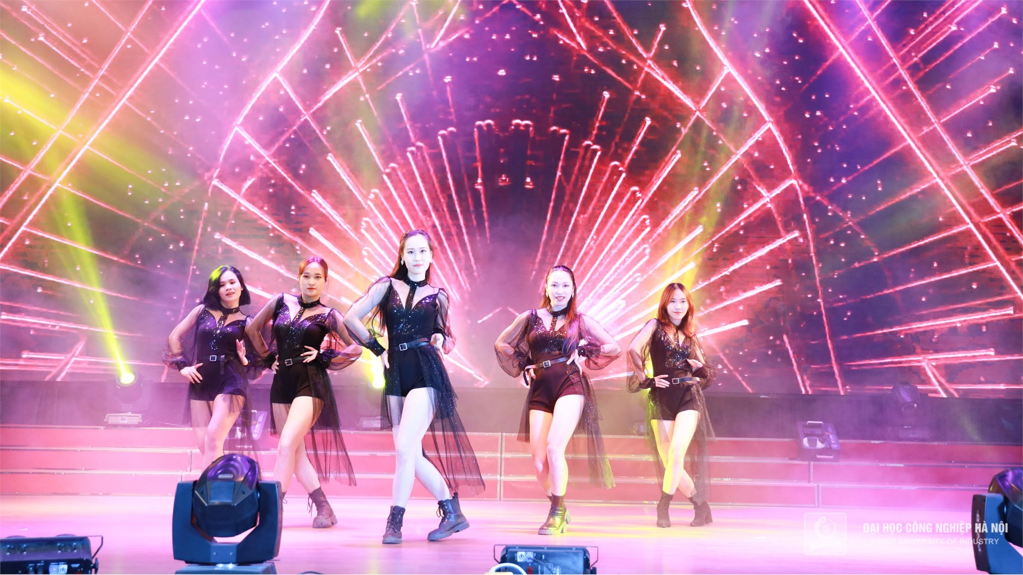 Launching ceremony of reading movement and writing contest about library