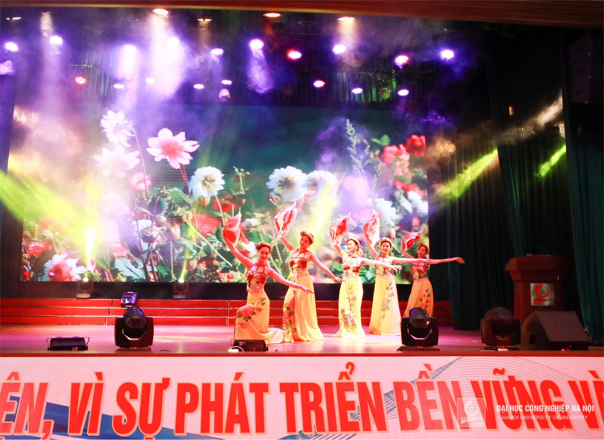 Launching ceremony of reading movement and writing contest about library