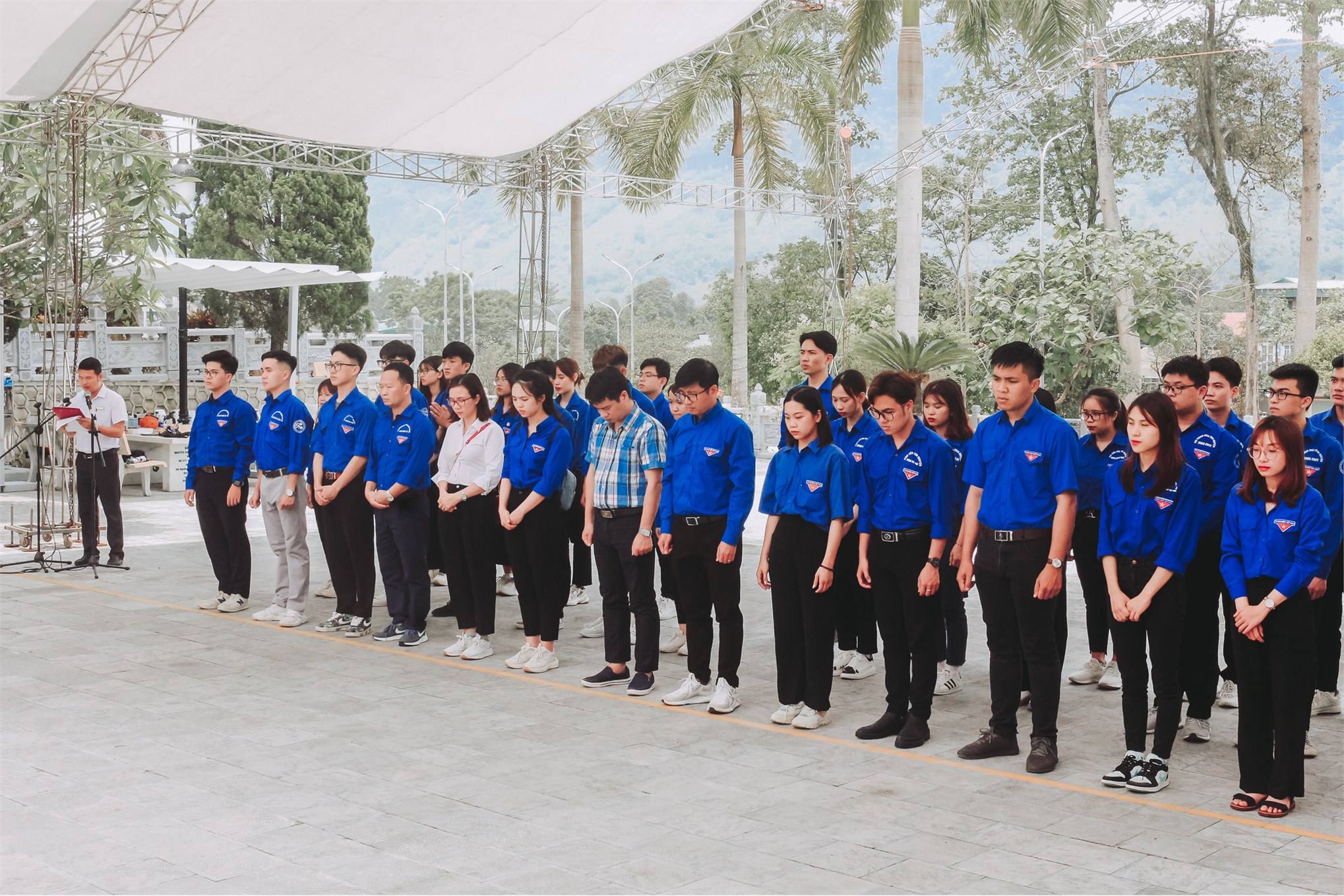 Đoàn sinh viên tiêu biểu Đại học Công nghiệp Hà Nội với hành trình tri ân