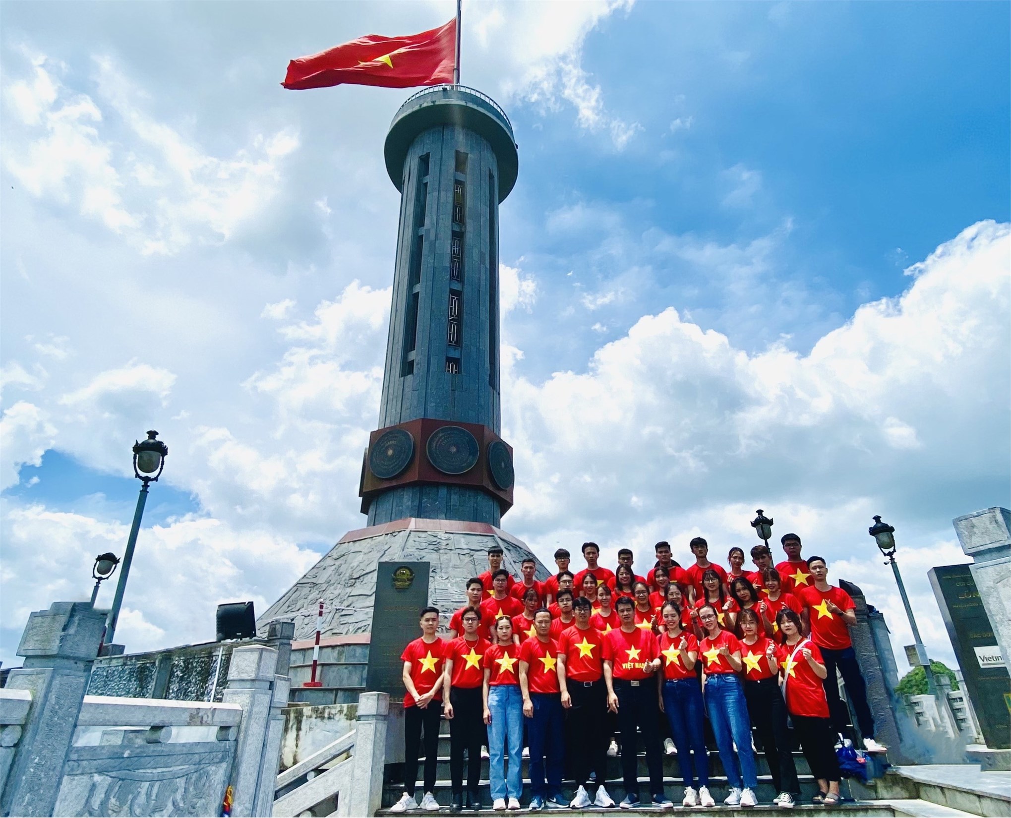 The delegation of HaUI’s outstanding students in the “Journey of Gratitude”