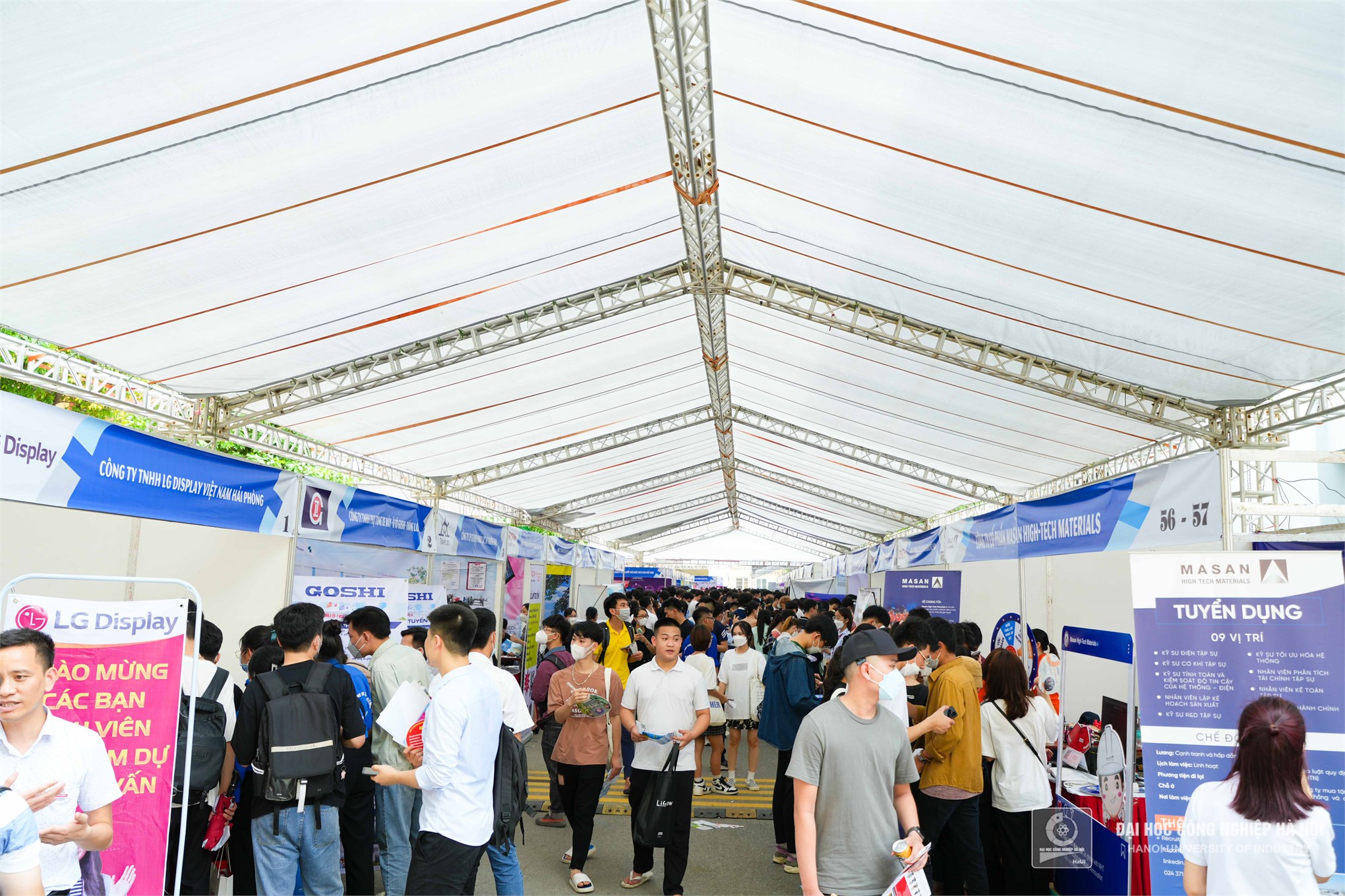 8,500 job opportunities for students of Hanoi University of Industry at the Job Fair 2022