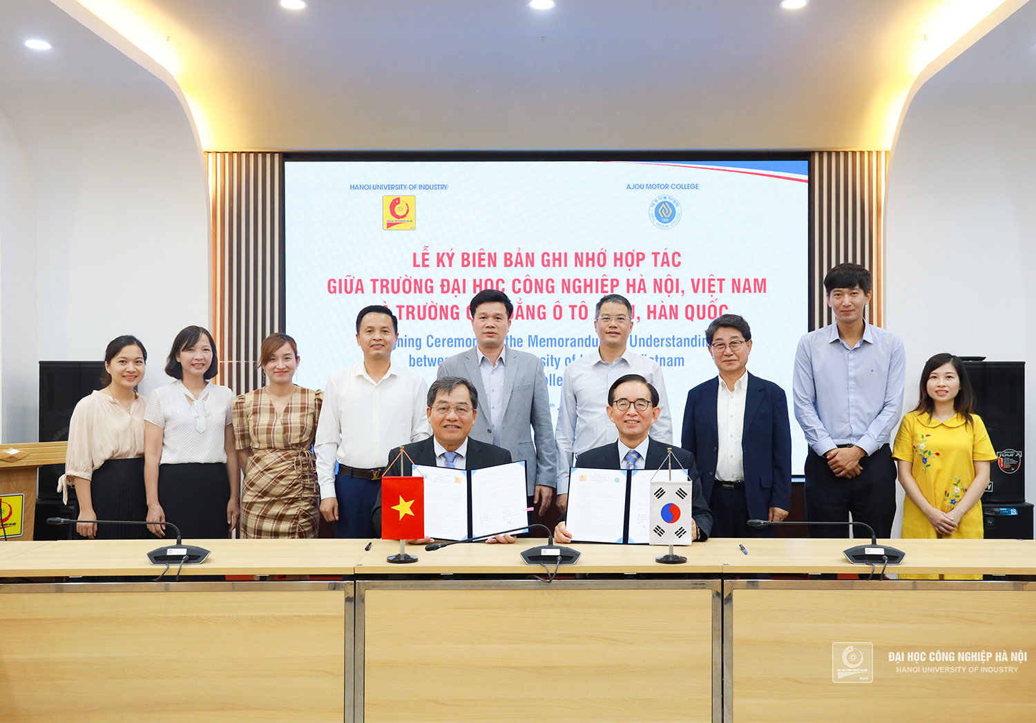 Hanoi University of Industry and Ajou Motor College (Korea) signed a Memorandum of Understanding