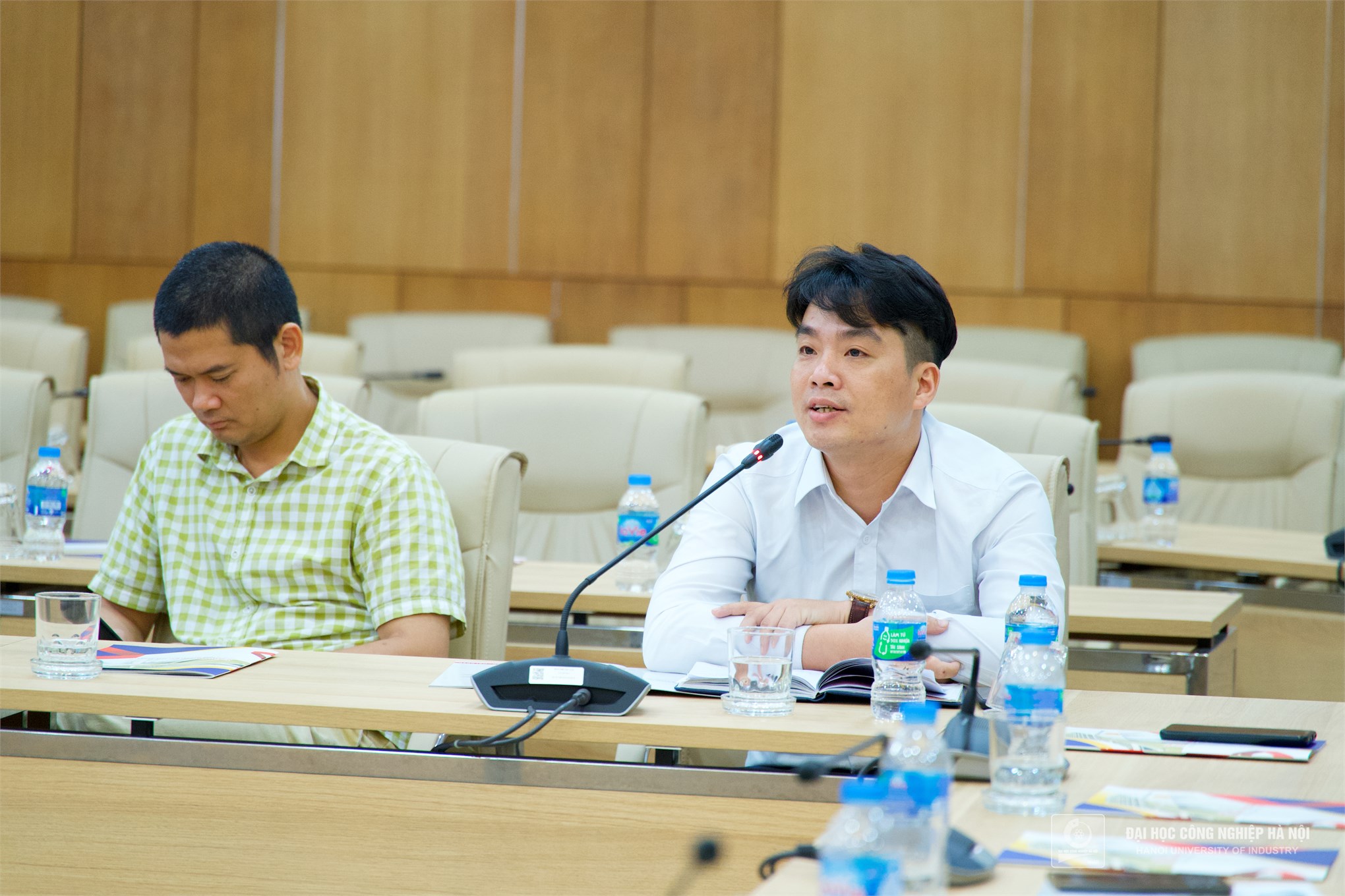 Trường Đại học Công nghiệp Dệt may Hà Nội thăm và làm việc tại Trường Đại học Công nghiệp Hà Nội