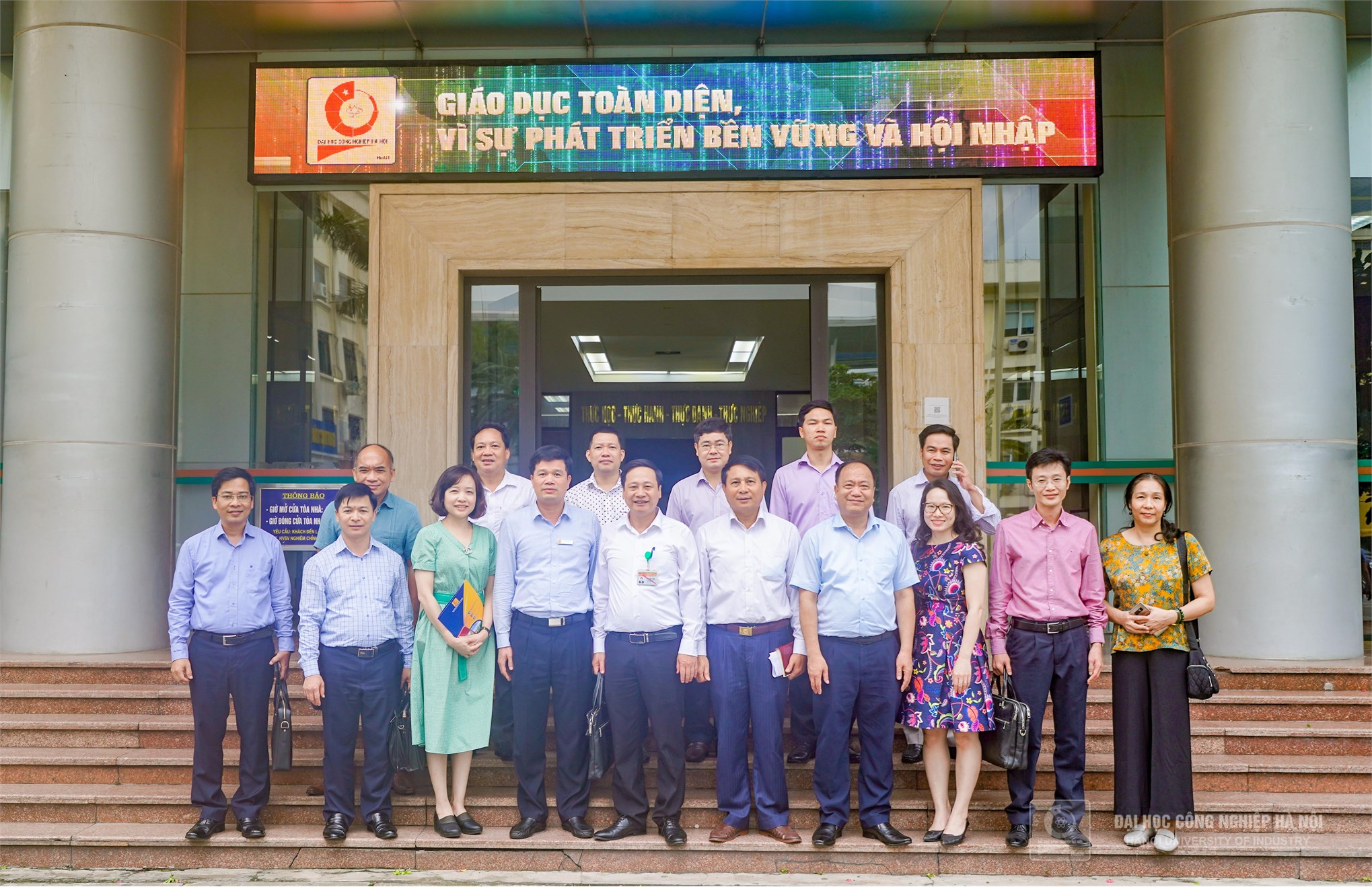 Đoàn công tác Ban Thi đua - Khen thưởng Trung ương và Văn phòng Bộ Công Thương thăm, làm việc tại Trường Đại học Công nghiệp Hà Nội