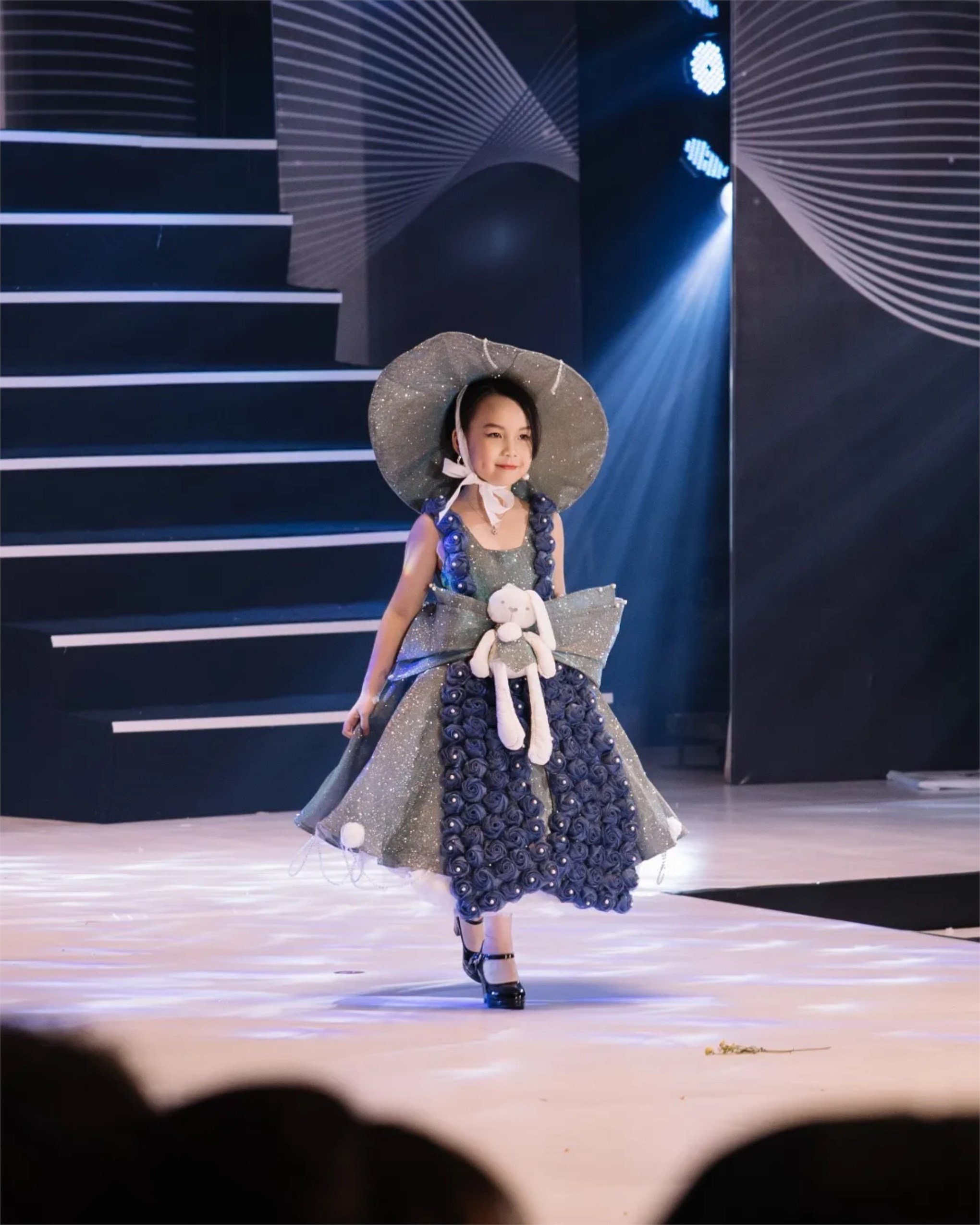 Bộ sưu tập của nữ sinh ngành Thiết kế thời trang gây ấn tượng tại Đại hội Siêu mẫu nhí Việt Nam 2022