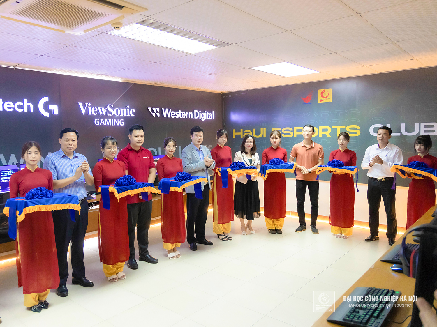 Hanoi University of Industry launched an e-Sports Training room