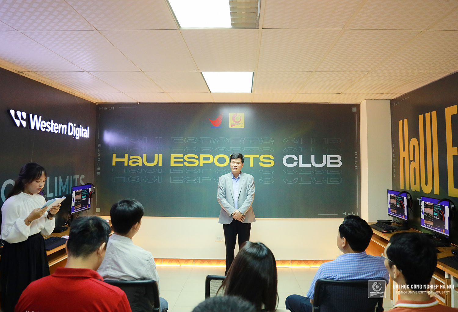 Hanoi University of Industry launched an e-Sports Training room