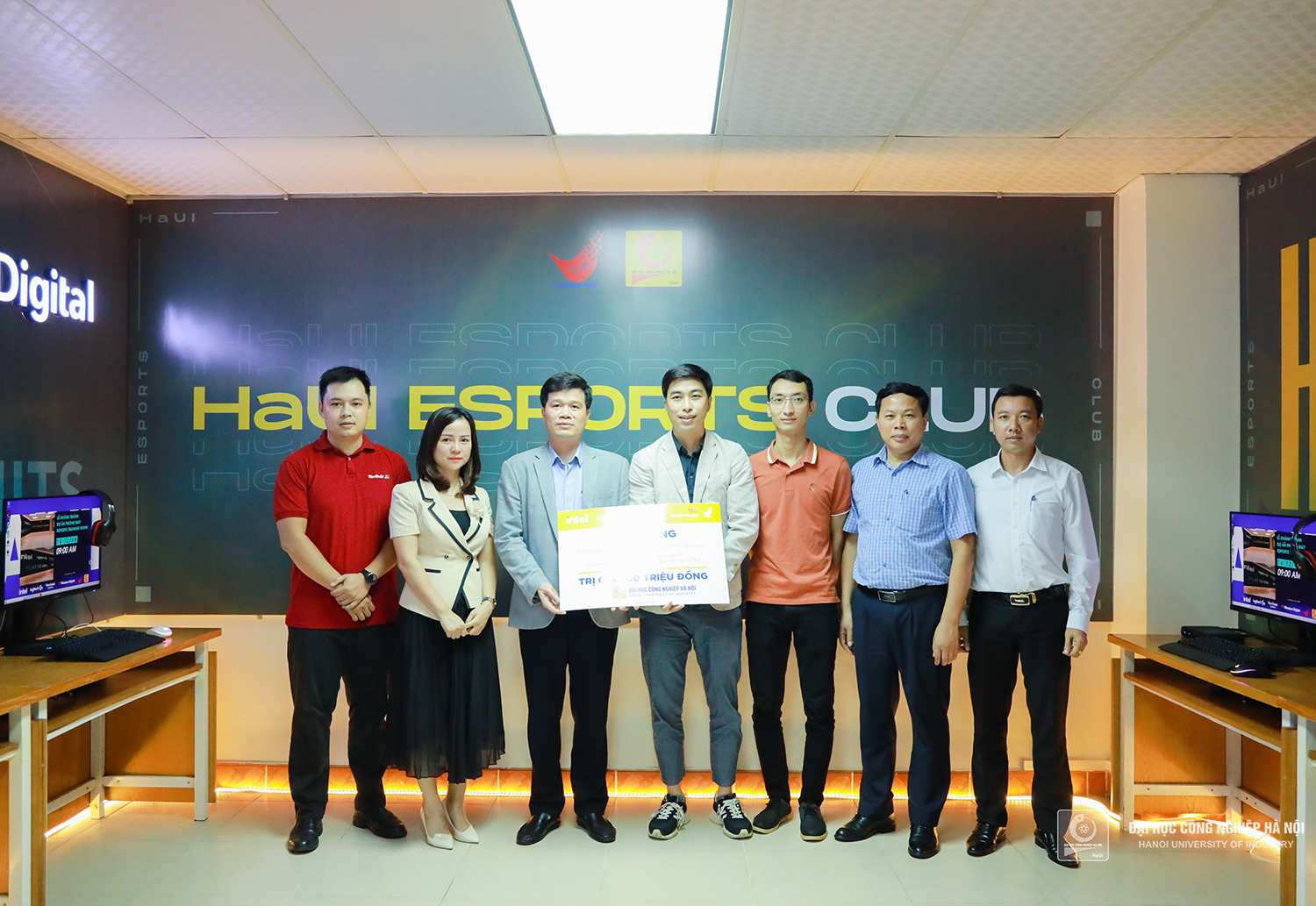 Hanoi University of Industry launched an e-Sports Training room