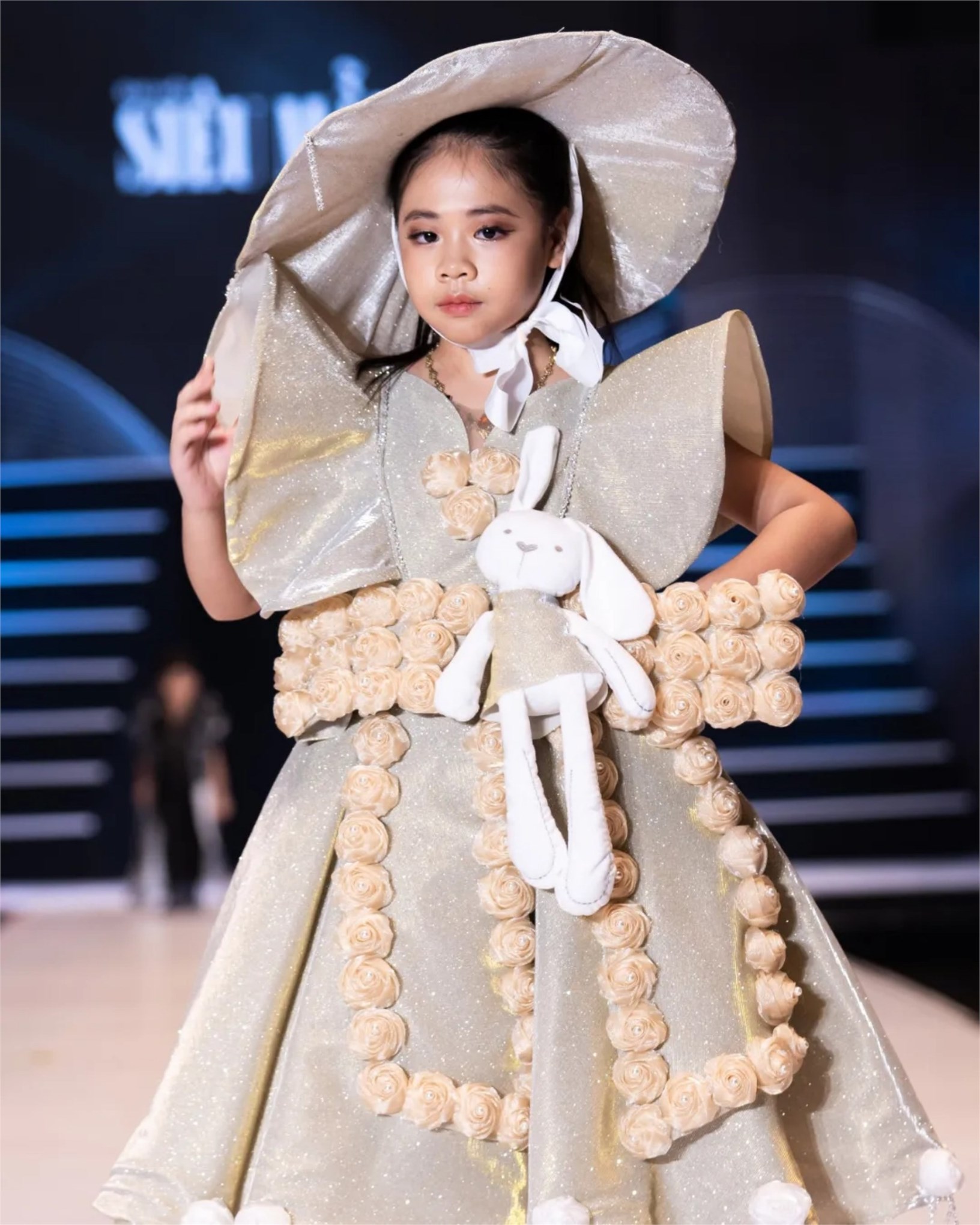 The fashion collection of a fashion design student from Hanoi University of Industry makes an impression at the 2022 Vietnam Junior Supermodel Congress
