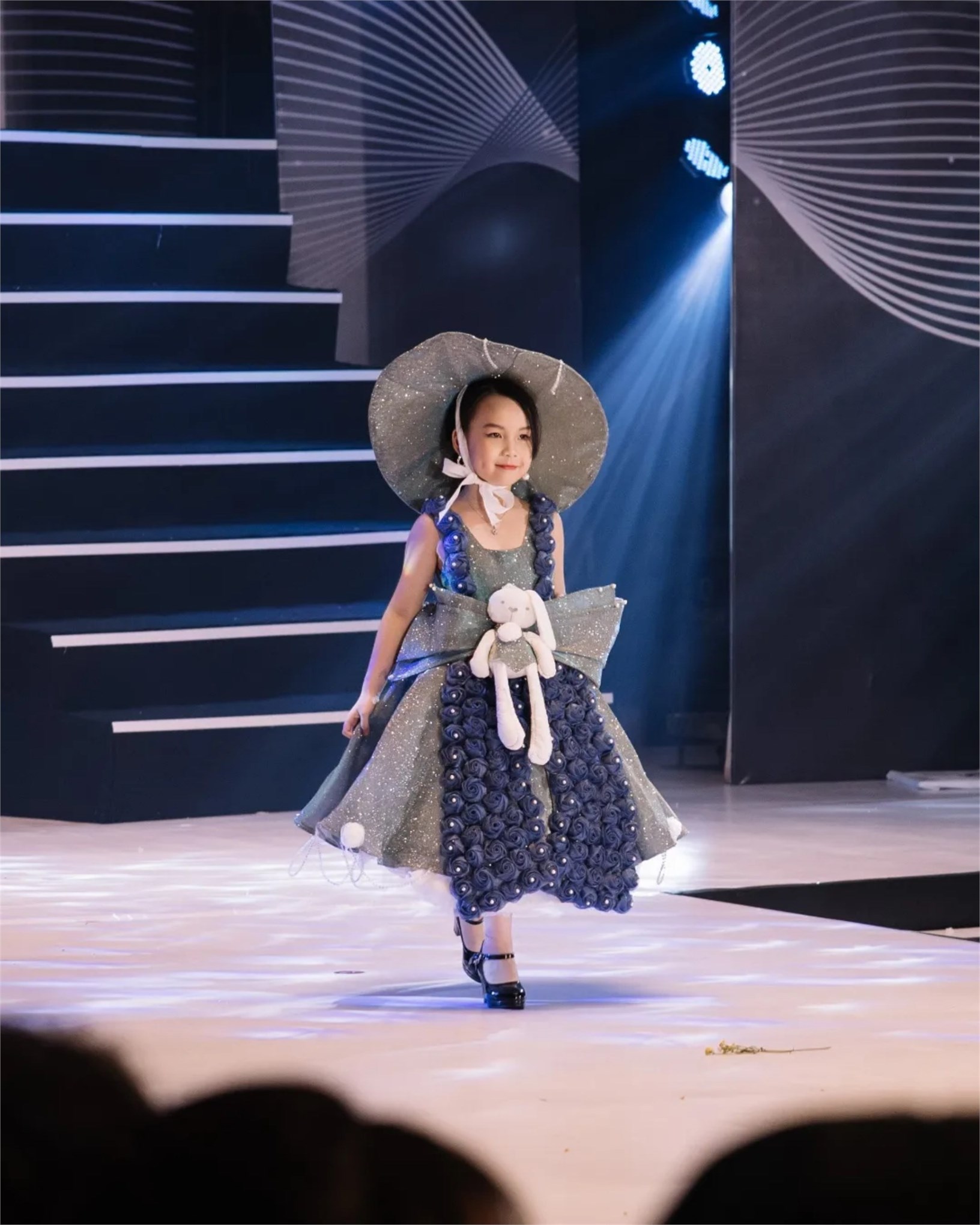 The fashion collection of a fashion design student from Hanoi University of Industry makes an impression at the 2022 Vietnam Junior Supermodel Congress