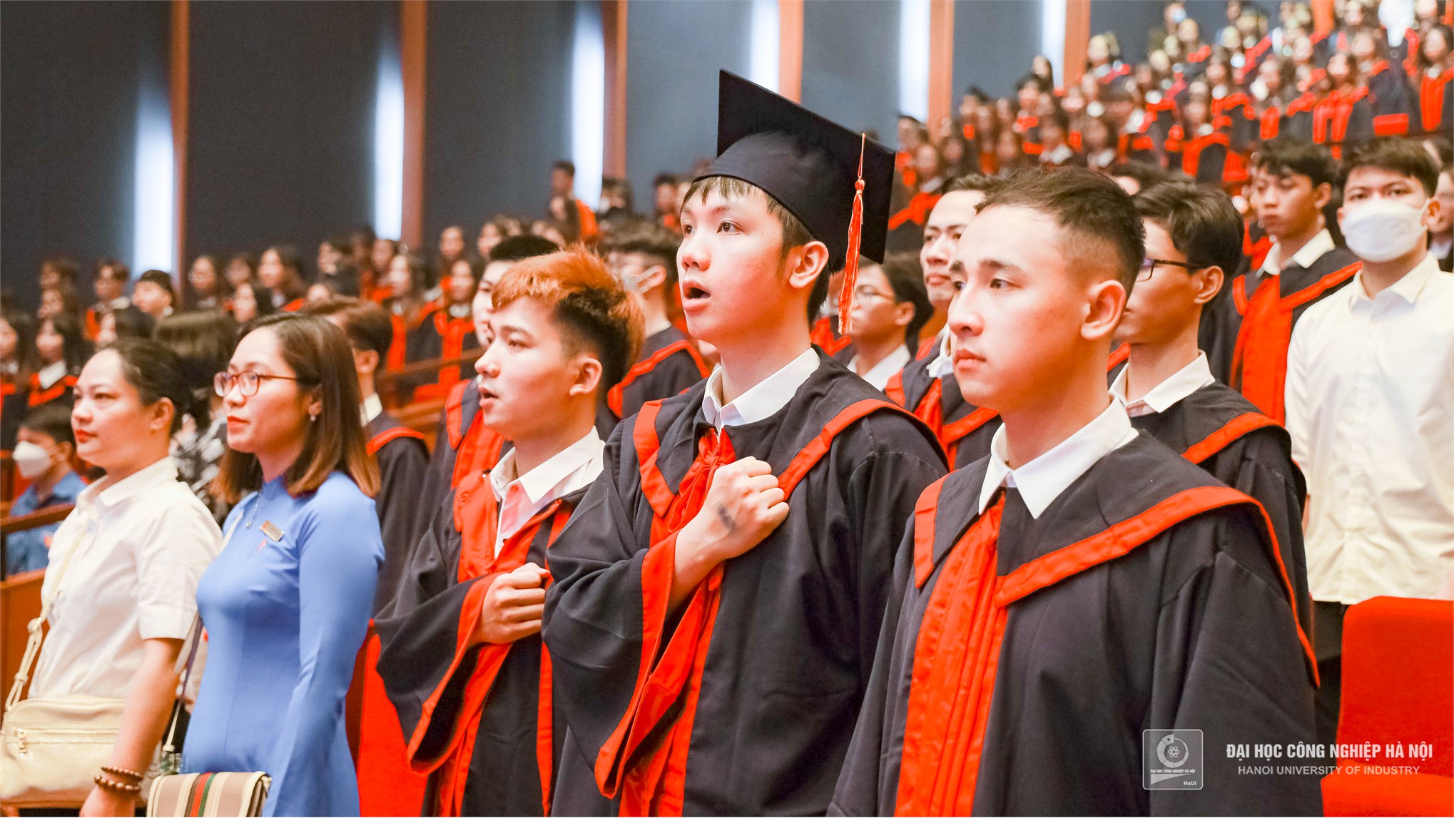 Những khoảnh khắc đáng nhớ của sinh viên Đại học Công nghiệp Hà Nội tại lễ tốt nghiệp