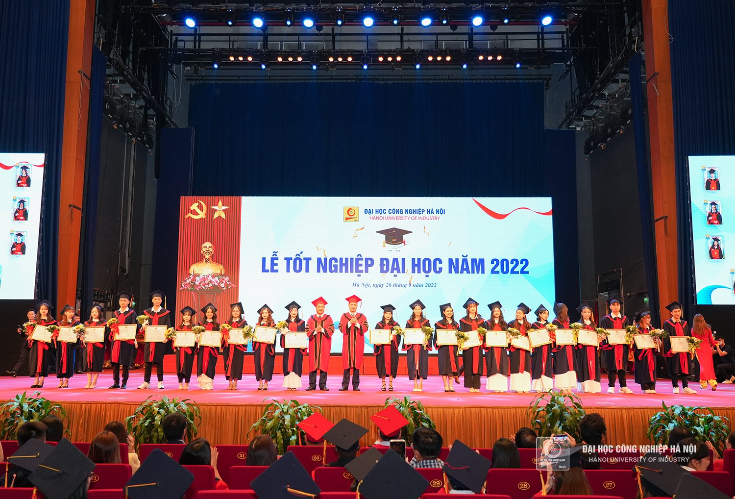 Hanoi University of Industry awards more than 5,000 degrees