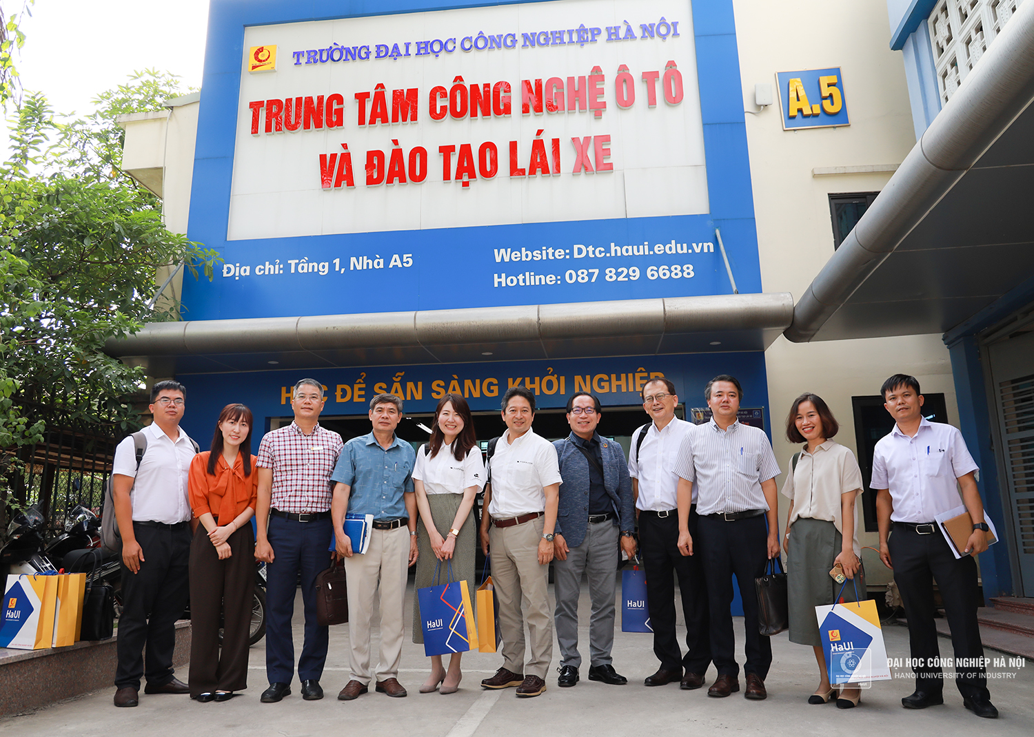 The delegation of Japanese experts paid a working visit to Hanoi University of Industry