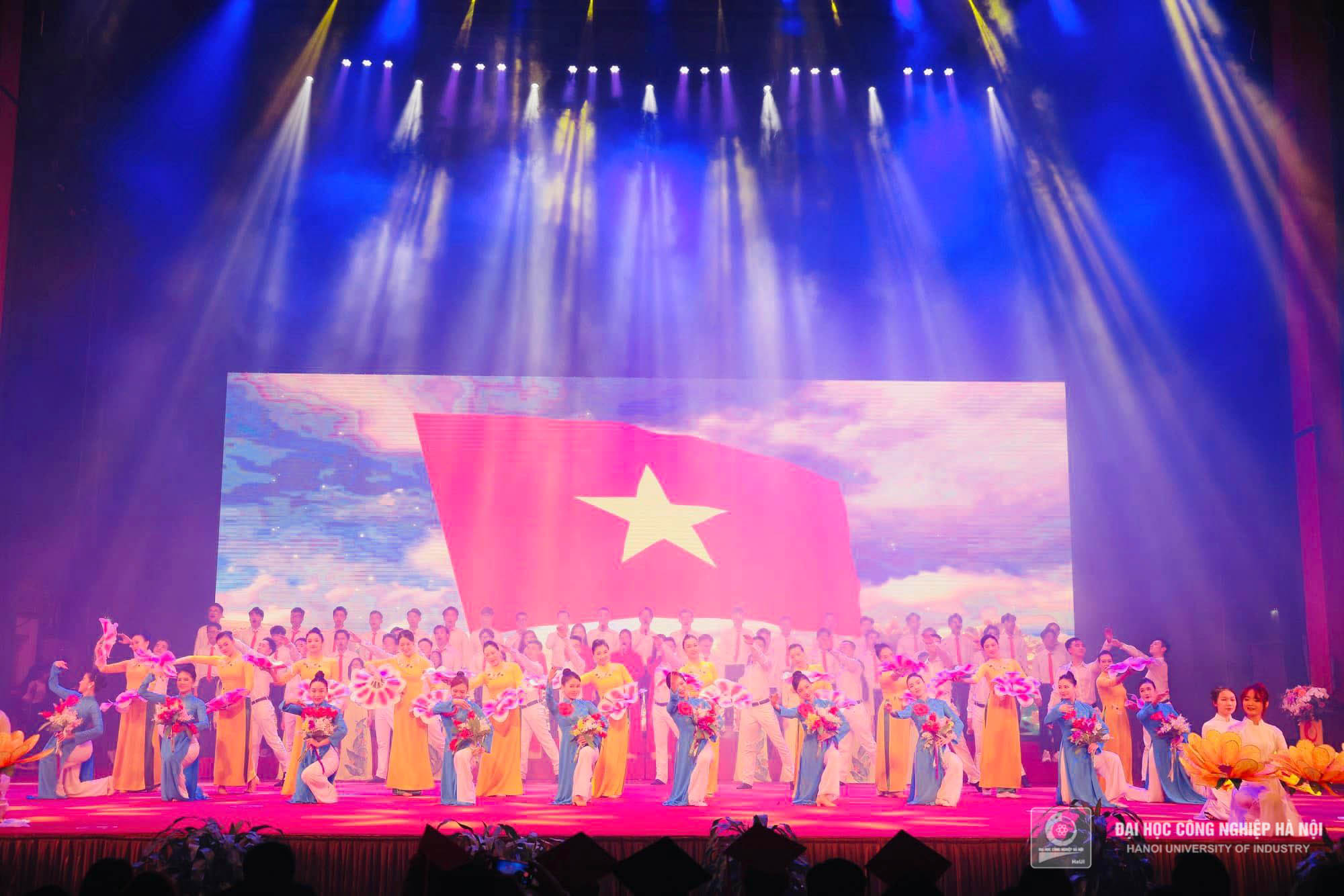 Memorable moments of Hanoi University of Industry students at the graduation ceremony