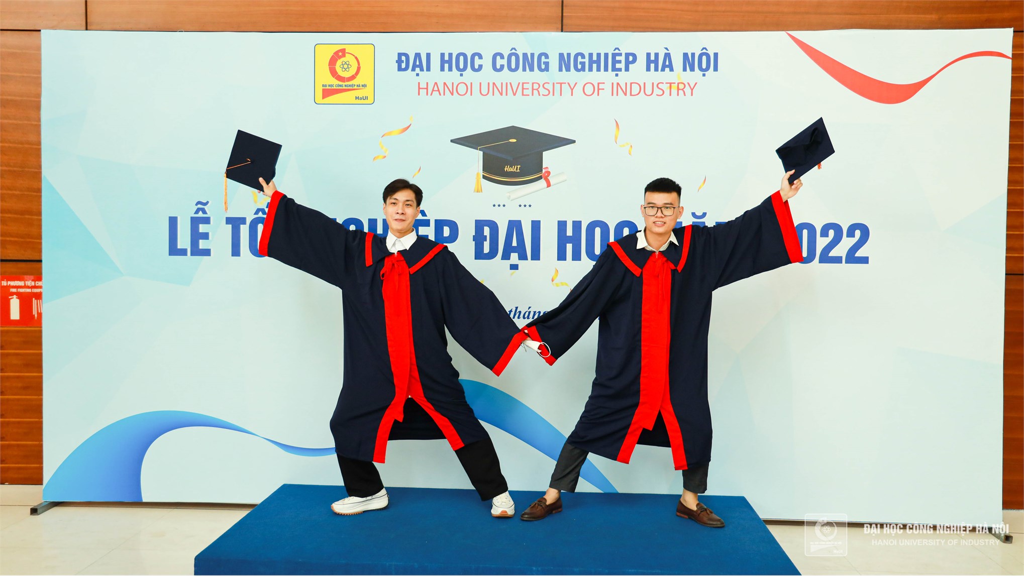 Memorable moments of Hanoi University of Industry students at the graduation ceremony