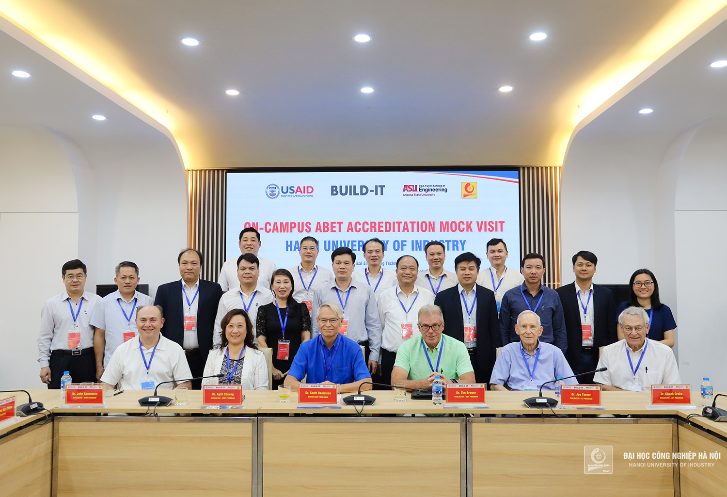 Đoàn đánh giá của tổ chức ABET làm việc tại Đại học Công nghiệp Hà Nội 