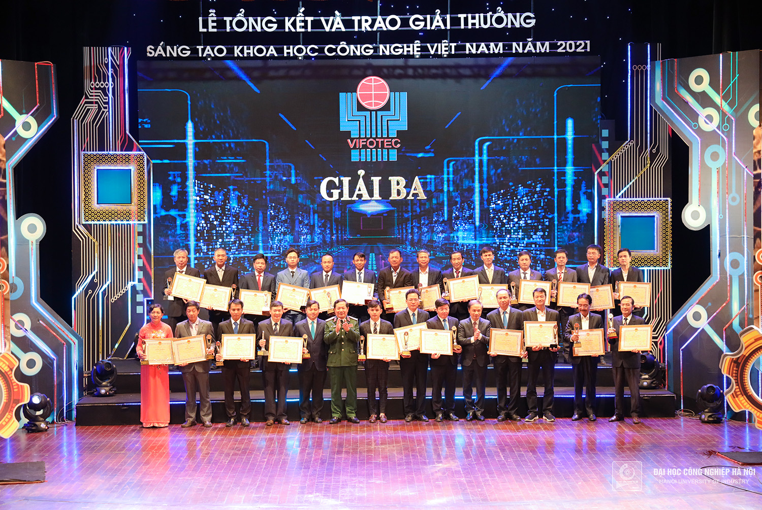 2 nhóm nghiên cứu Trường Đại học Công nghiệp Hà Nội đạt giải Nhì và giải Ba “Giải thưởng Sáng tạo Khoa học Công nghệ Việt Nam năm 2021”