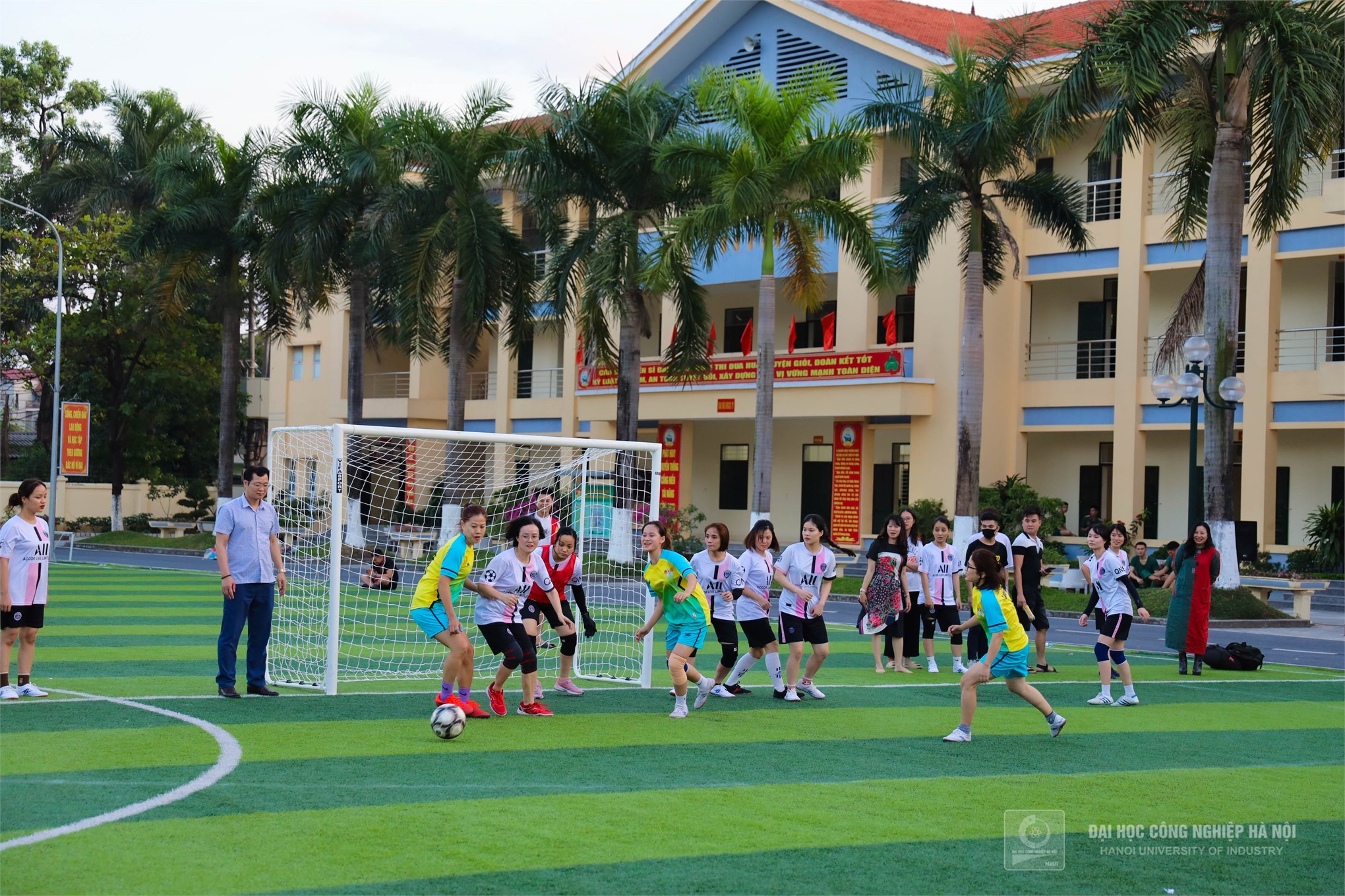 Liên quân Cơ khí-Tổ chức Hành chính-Hỗ trợ sinh viên-Truyền thông vô địch tại Giải bóng đá nam Viên chức, Người lao động năm 2022