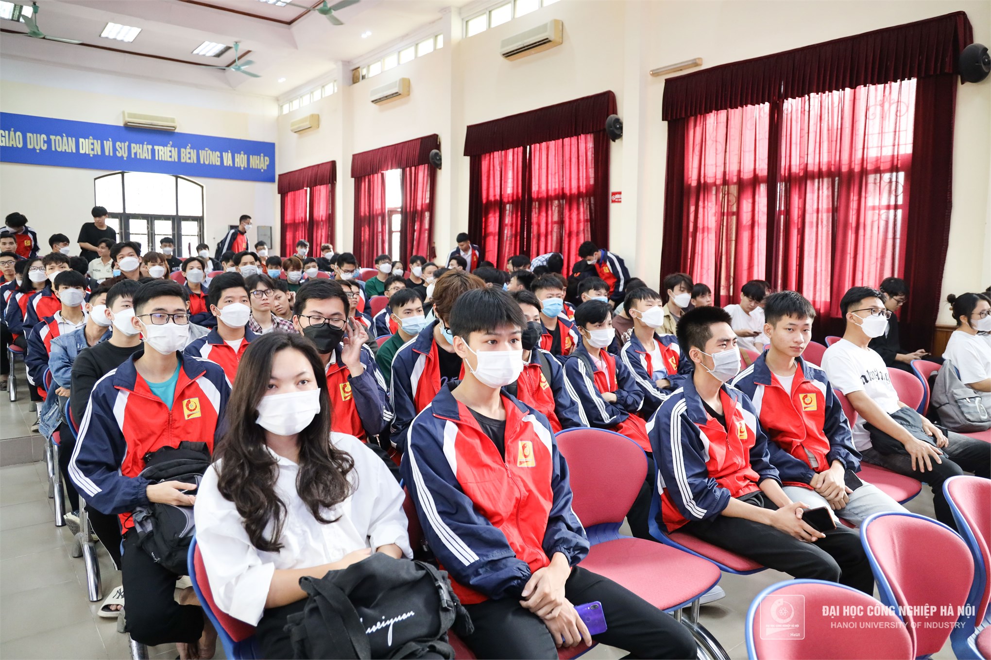 Opportunity to receive scholarships from the program “Potential officials and Technical talents” of Vinatech Vina Co., Ltd