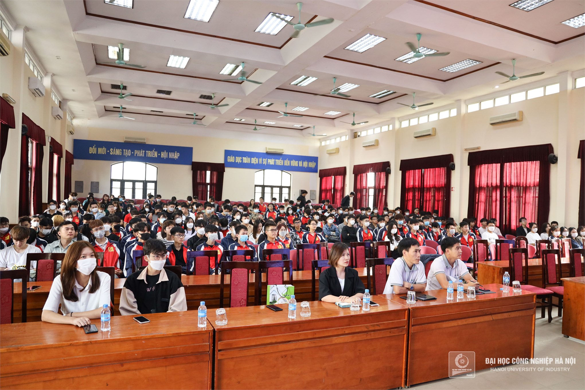 Opportunity to receive scholarships from the program “Potential officials and Technical talents” of Vinatech Vina Co., Ltd