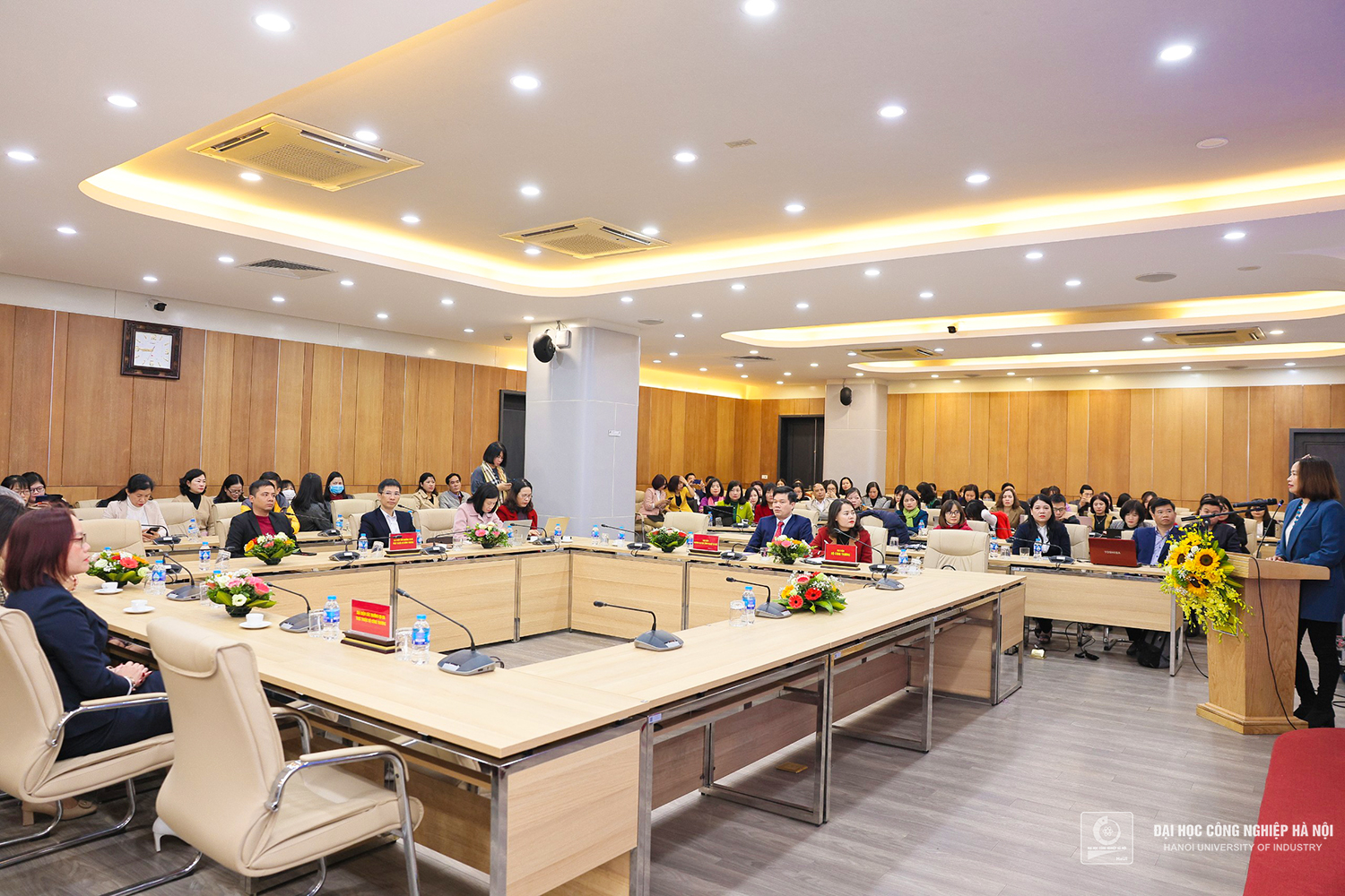 Đại học Công nghiệp Hà Nội chuyển giao 34 bộ chương trình - học liệu tiếng Anh cho các trường trực thuộc Bộ Công Thương