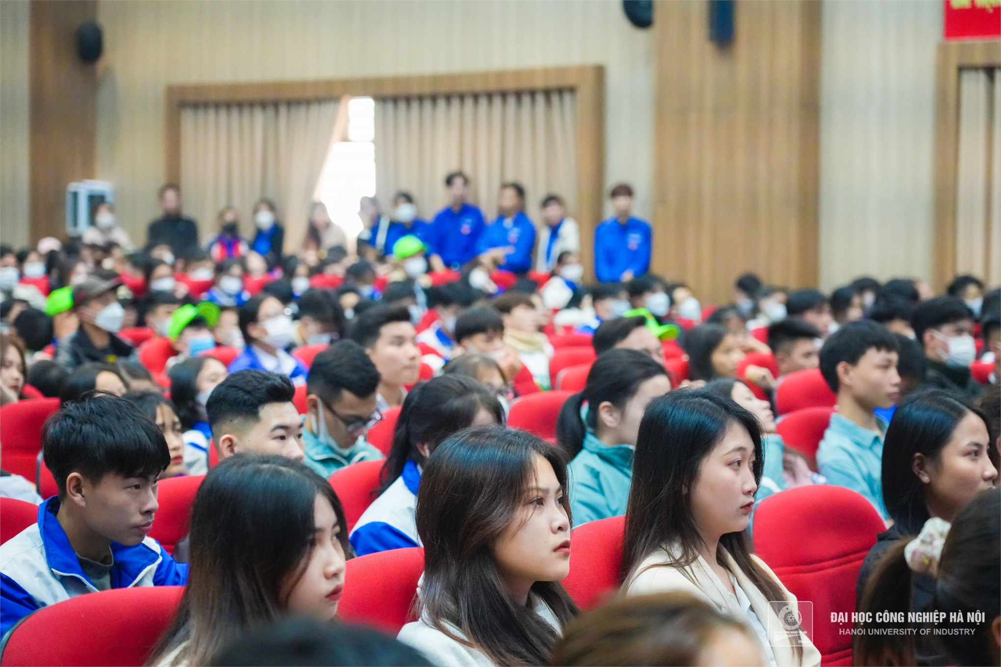 Hơn 400 giáo viên, phụ huynh và học sinh trường THPT Trần Tất Văn - Hải Phòng thăm Đại học Công nghiệp Hà Nội
