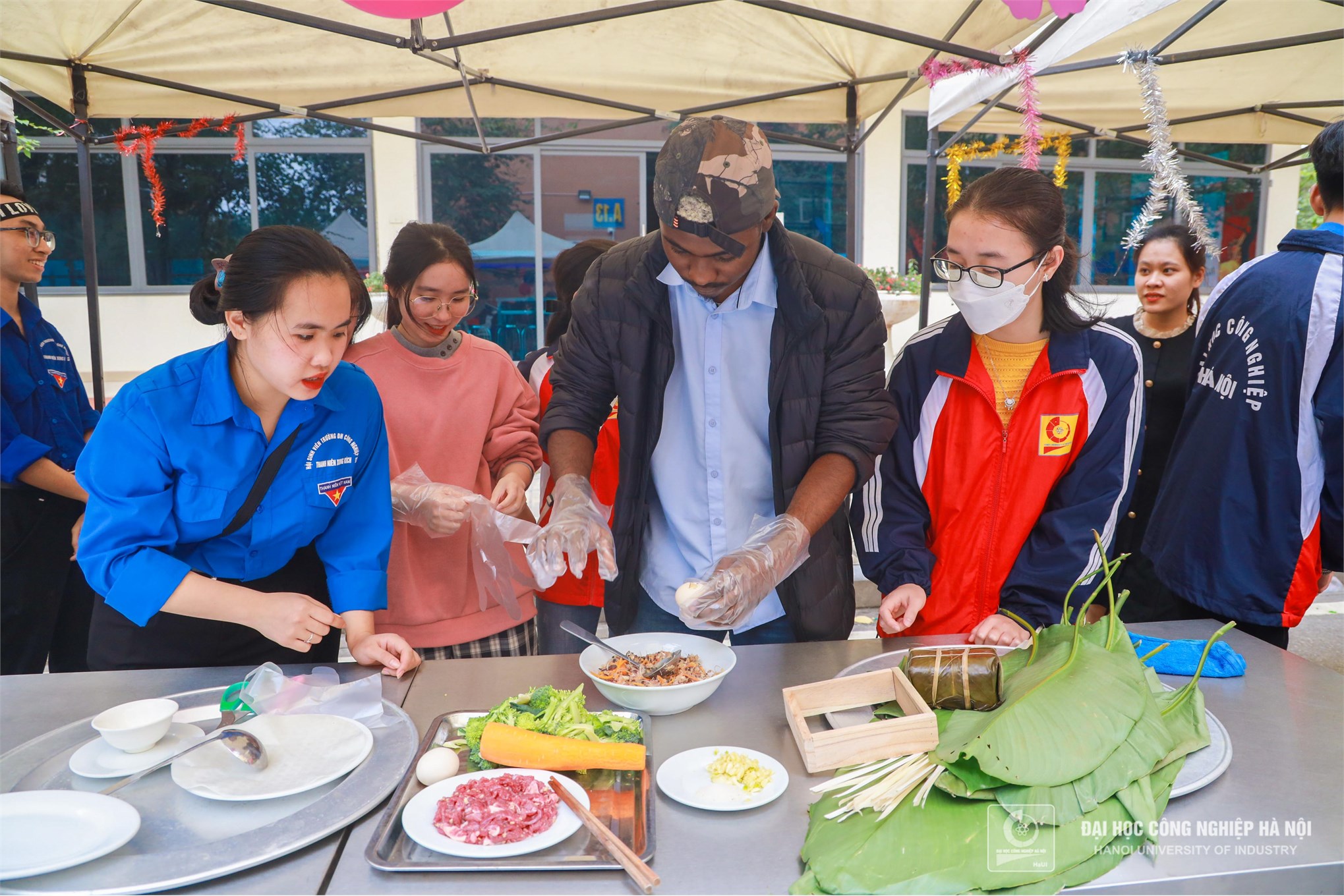 Spring reunion 2023: An opportunity for international students to experience Vietnamese Tet culture