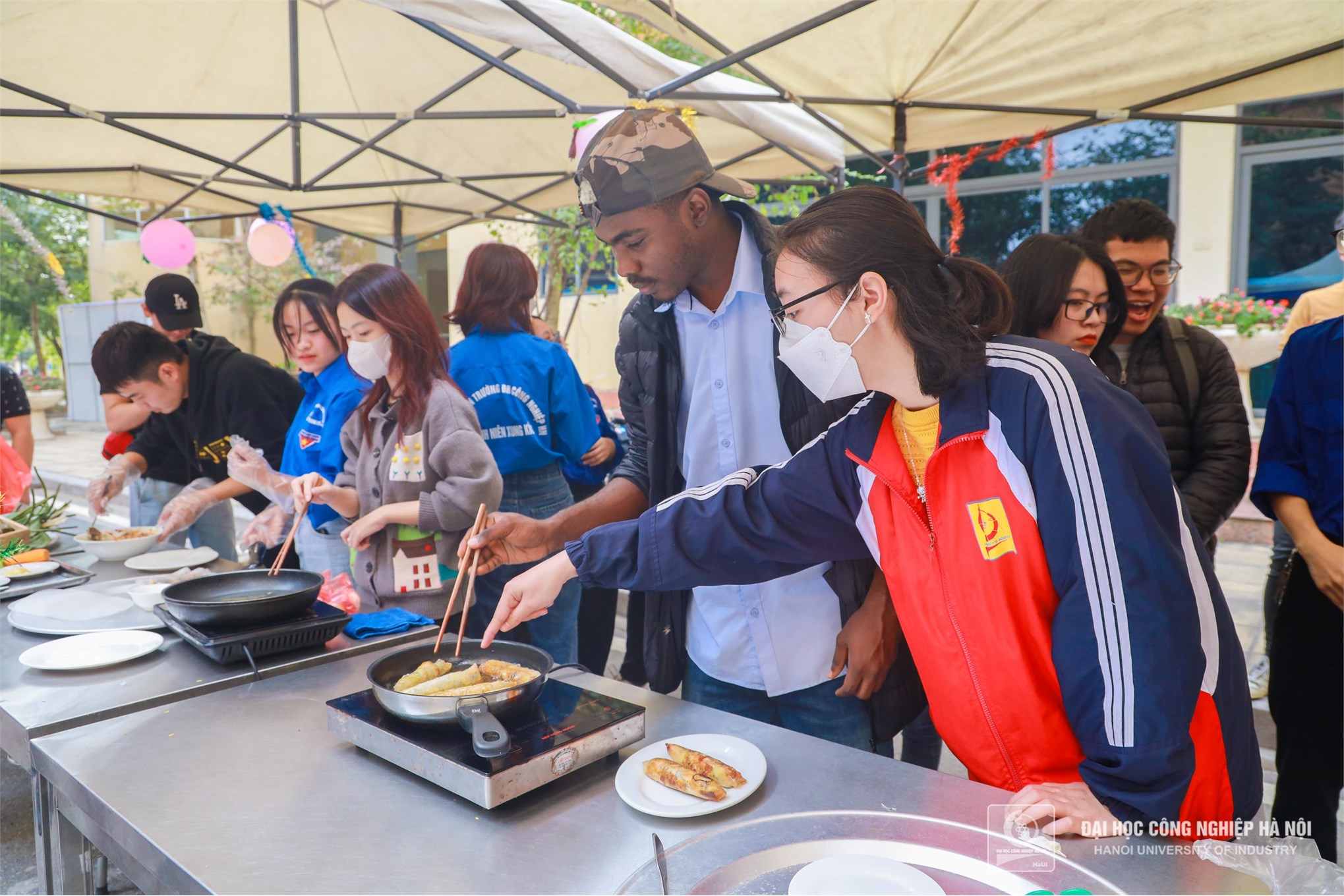 Spring reunion 2023: An opportunity for international students to experience Vietnamese Tet culture