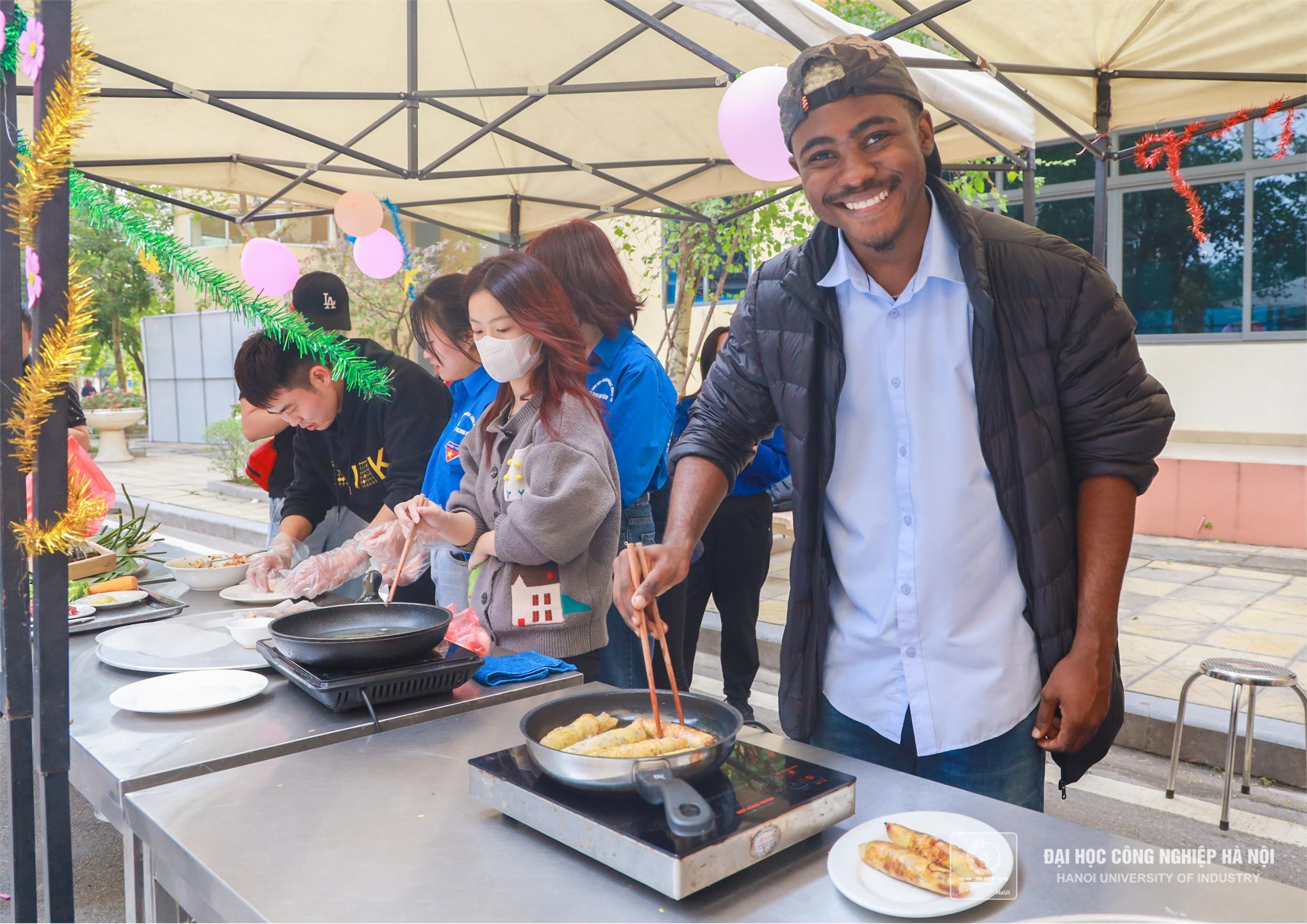 Spring reunion 2023: An opportunity for international students to experience Vietnamese Tet culture