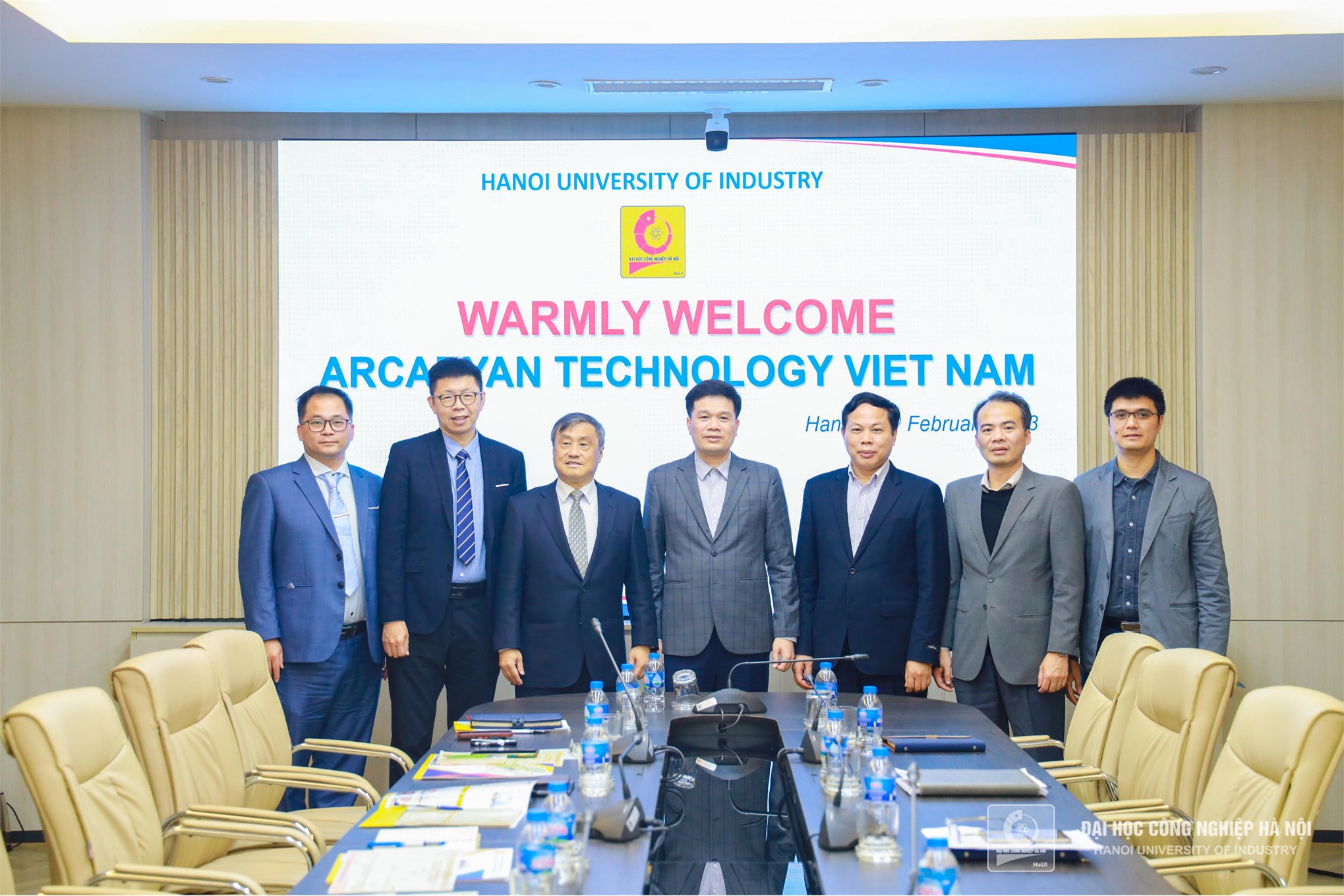 Hanoi University of Industry worked with Arcadyan Technology Vietnam to promote university-enterprise cooperation