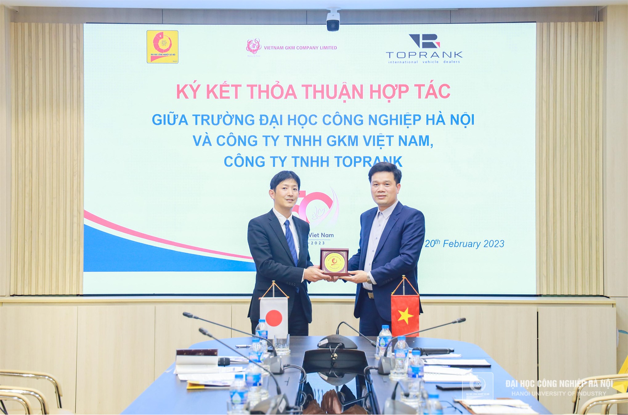 Phát triển nguồn nhân lực cho ngành dịch vụ sửa chữa bảo dưỡng ô tô tại Việt Nam và Nhật Bản