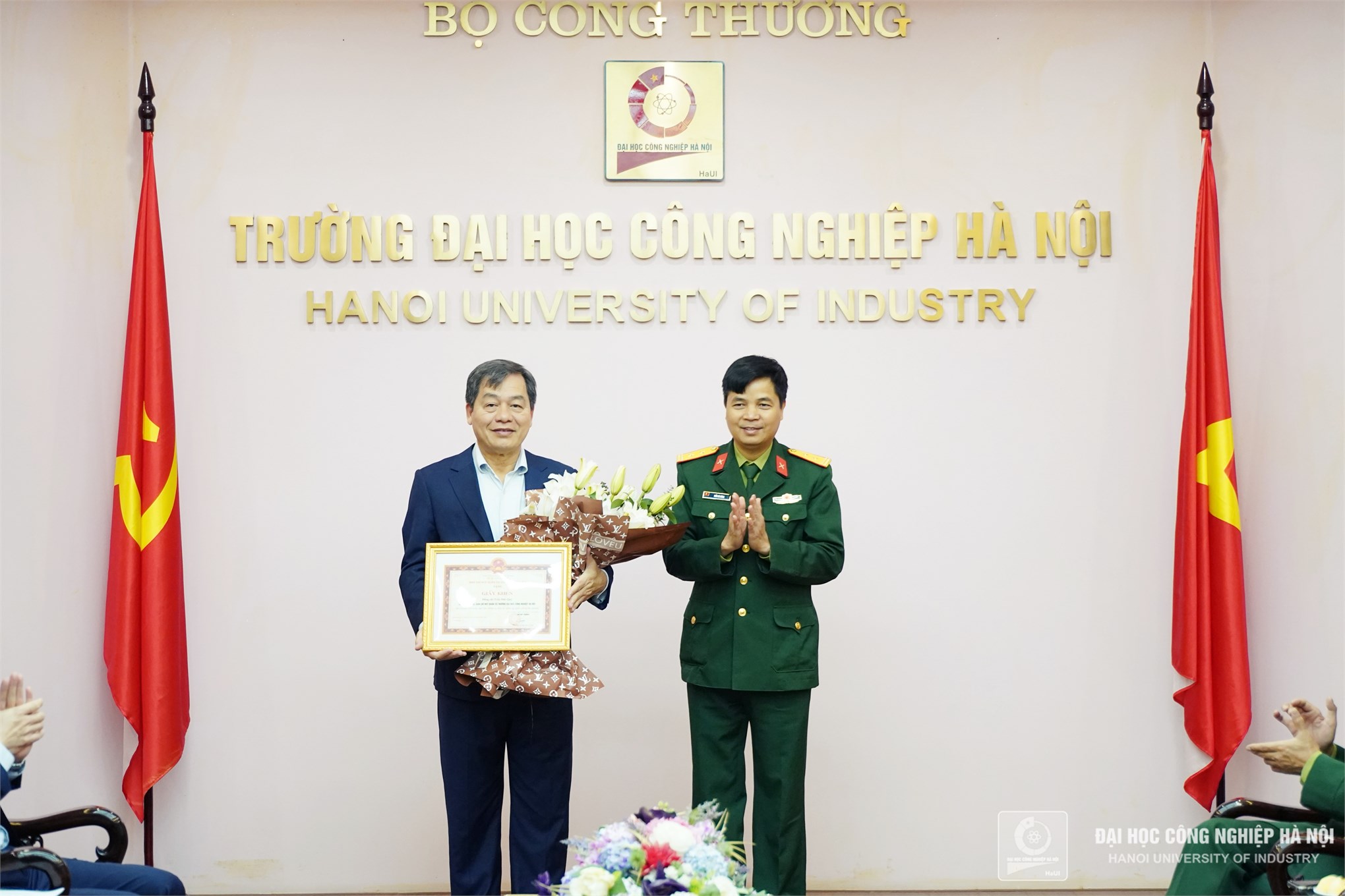Lễ trao Quyết định Chỉ huy trưởng Ban Chỉ huy Quân sự Trường Đại học Công nghiệp Hà Nội