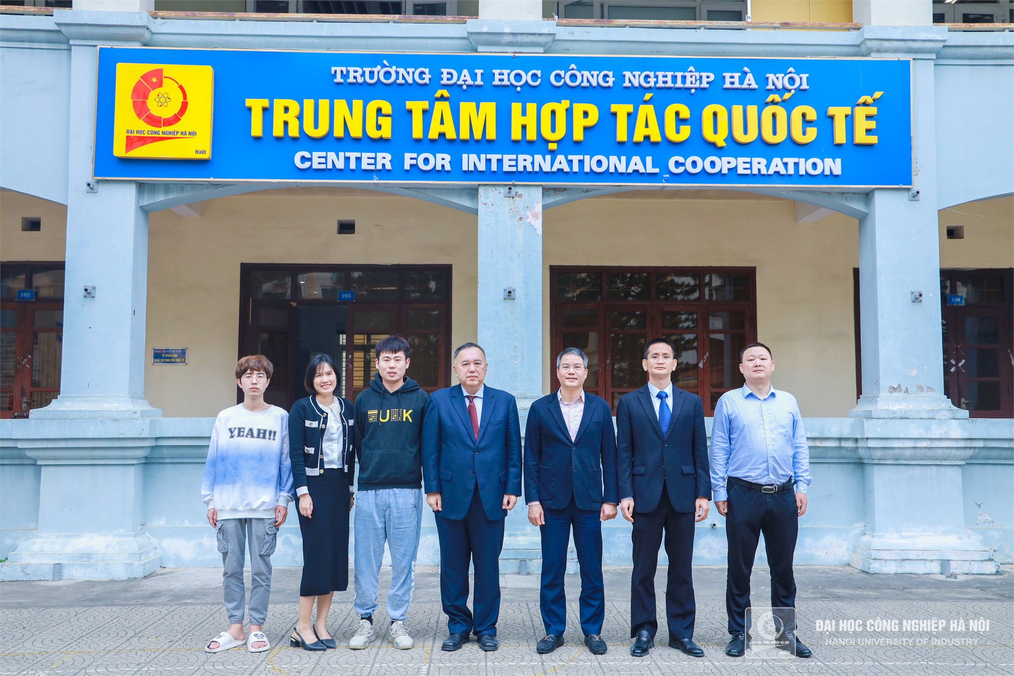 Tham tán Giáo dục của Đại sứ quán Trung Quốc đến thăm và làm việc với Đại học Công nghiệp Hà Nội