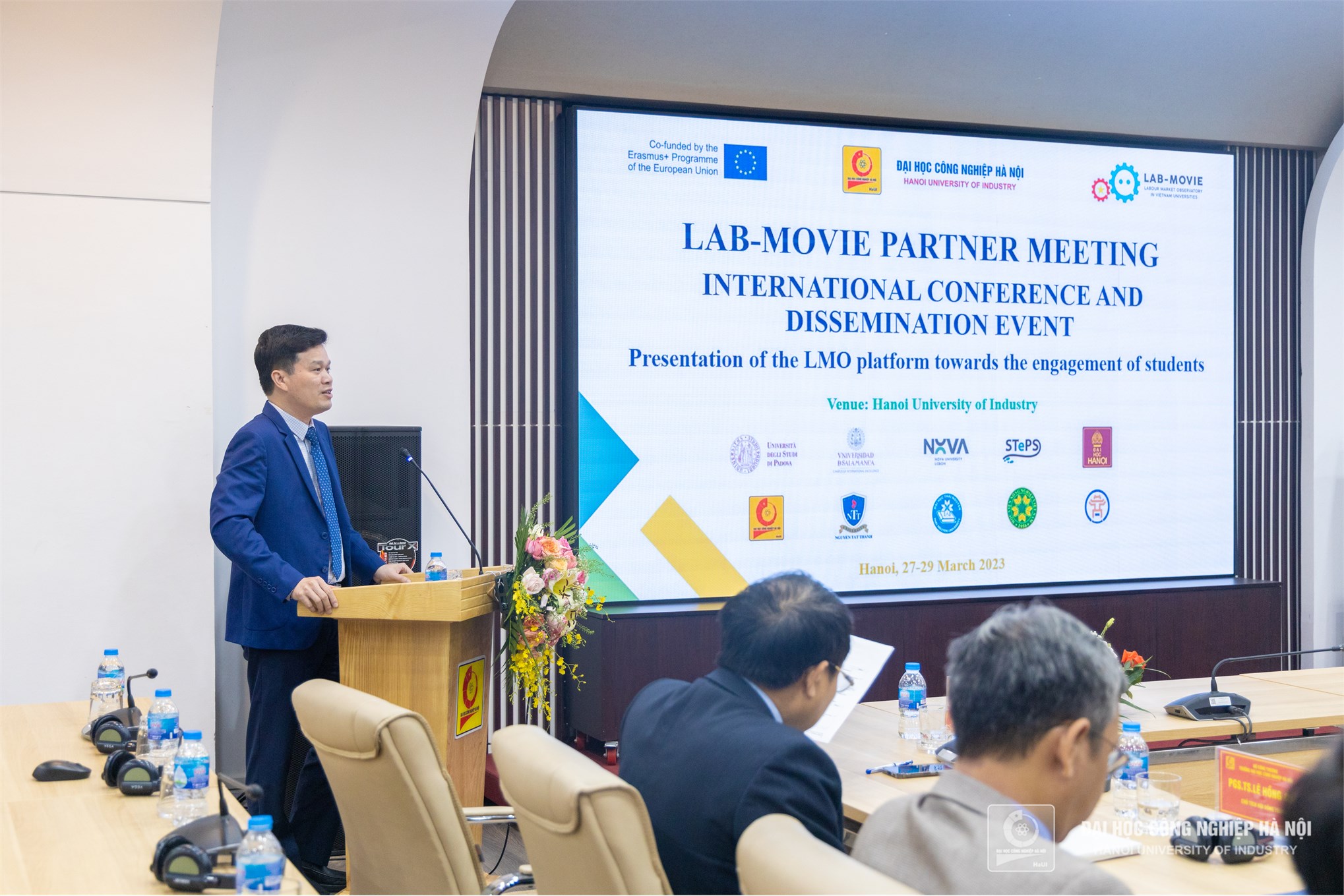 Lab–Movie: bridging the gap between academia and the Vietnamese labor market