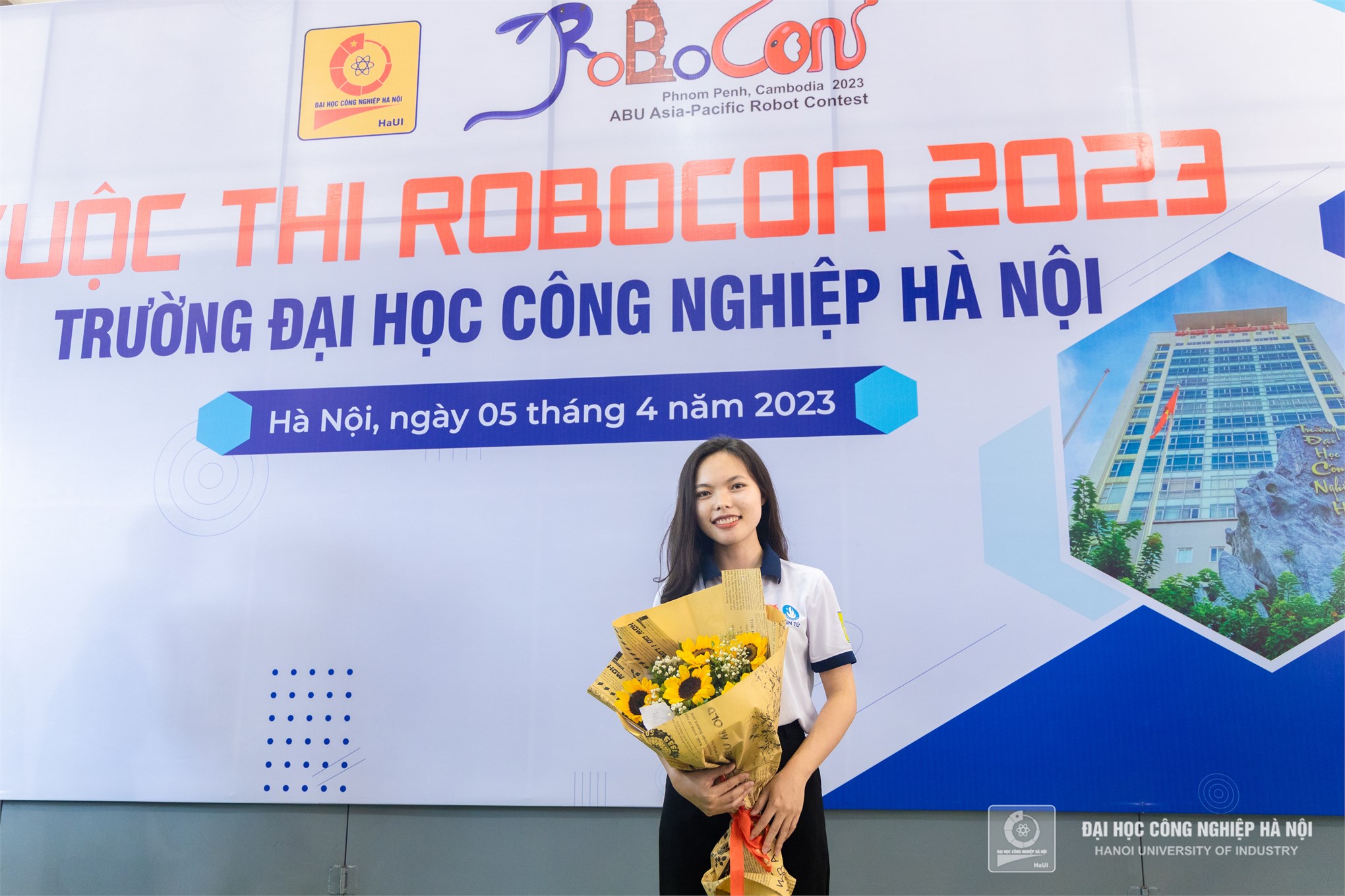 Đội ĐT2-HaUI khoa Điện tử vô địch Robocon cấp trường năm 2023