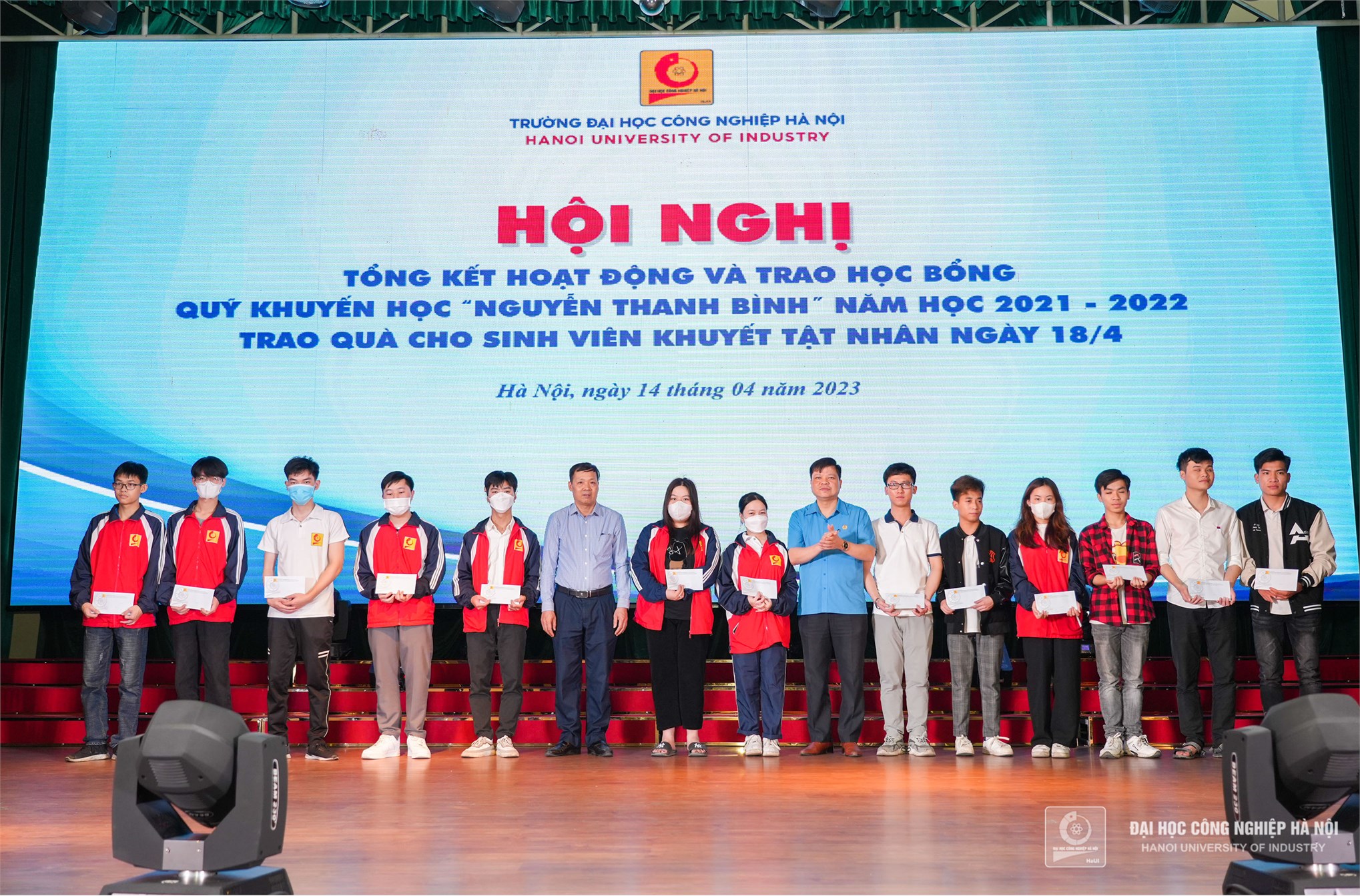Học bổng Nguyễn Thanh Bình: Viết tiếp ước mơ cho sinh viên nghèo vượt khó 