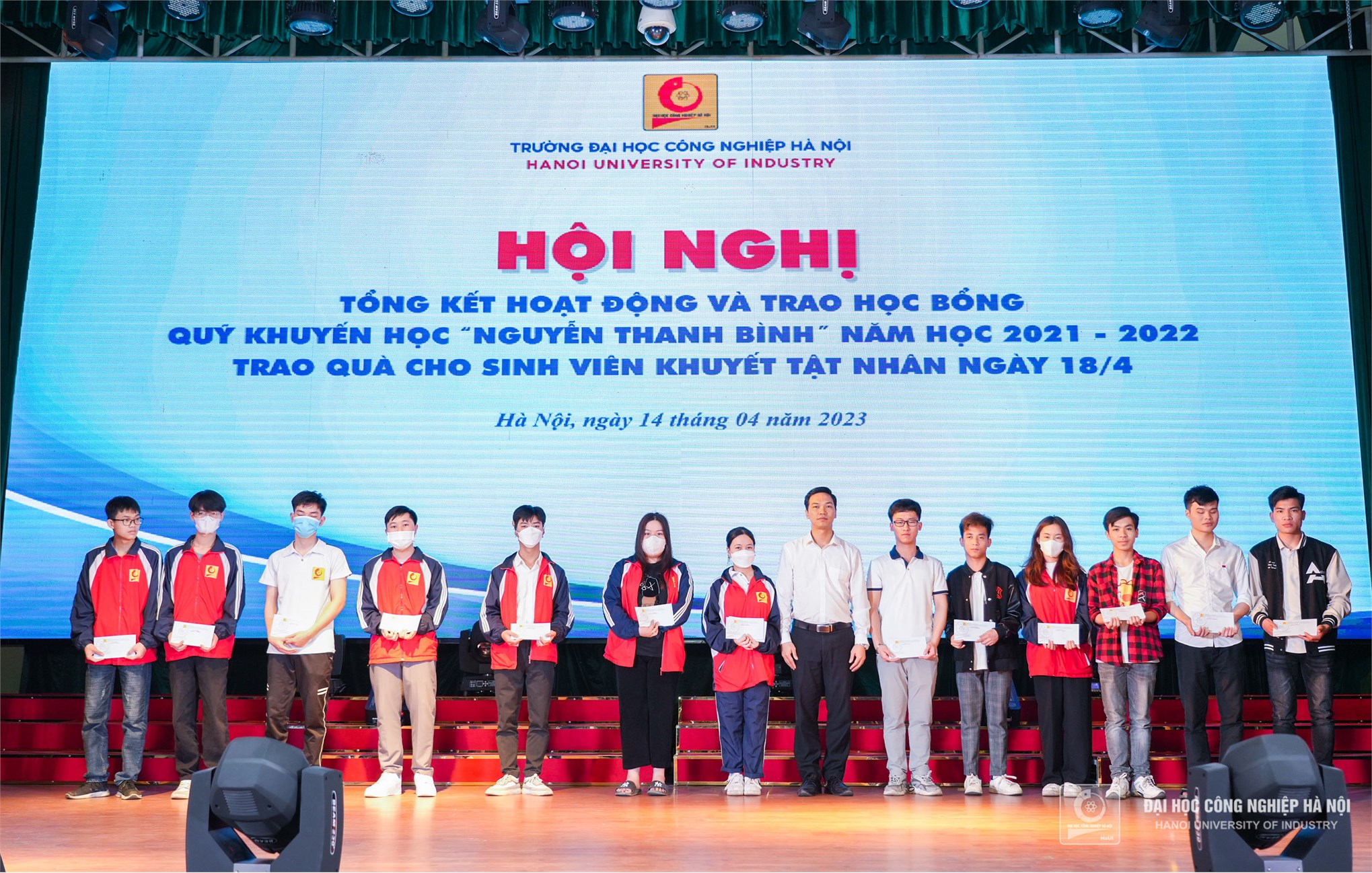 Học bổng Nguyễn Thanh Bình: Viết tiếp ước mơ cho sinh viên nghèo vượt khó 